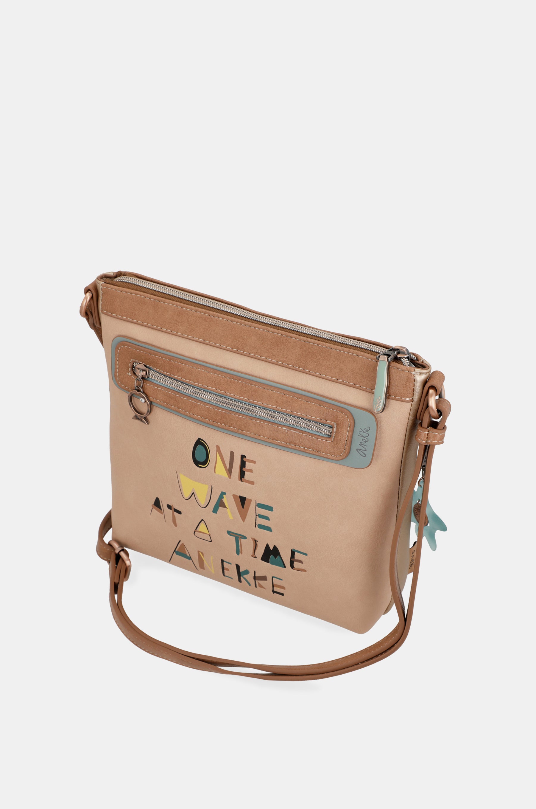 Sac à bandoulière au lever du soleil avec des poches