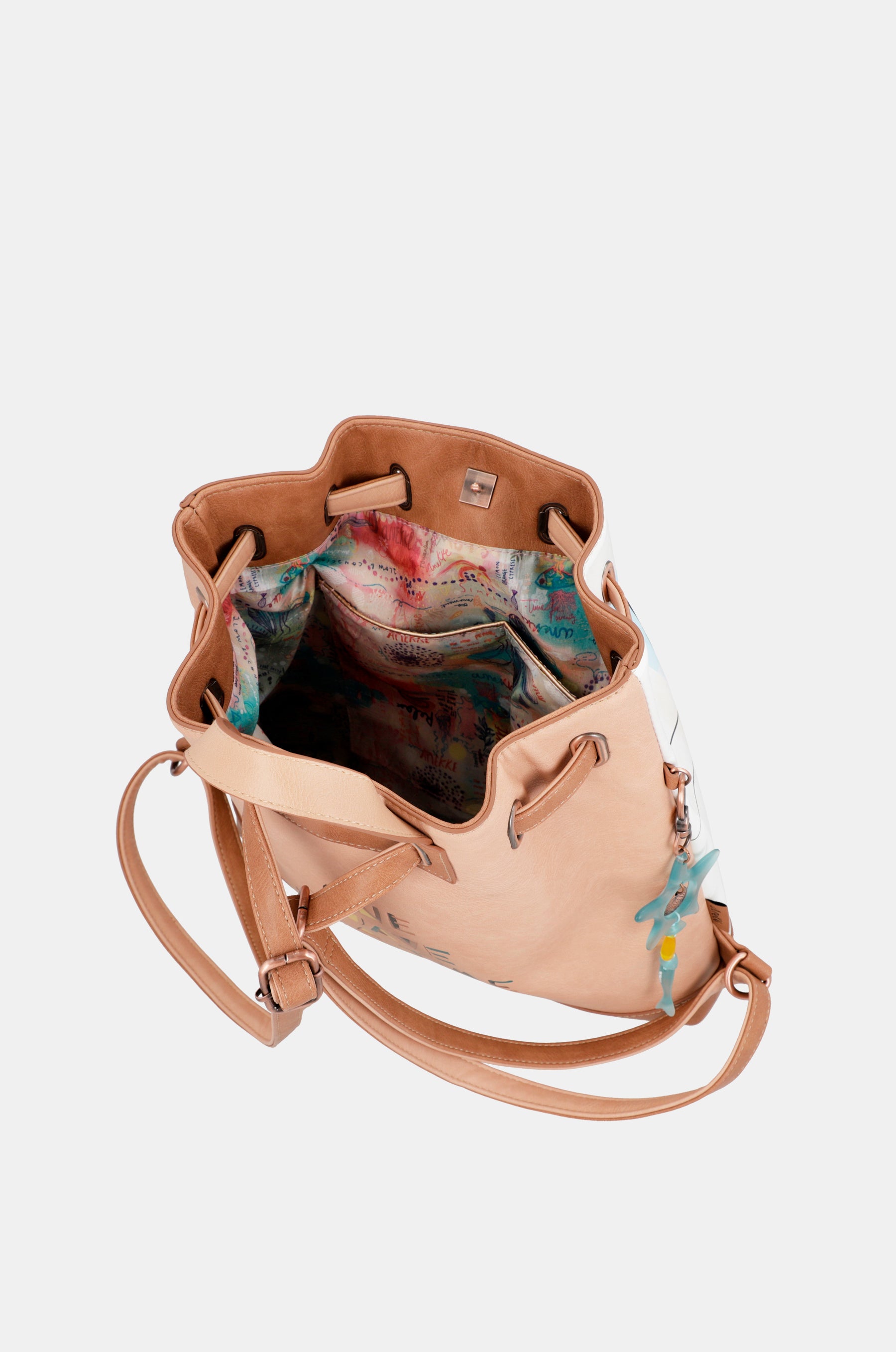 Sac à dos de style bombardier au lever du soleil