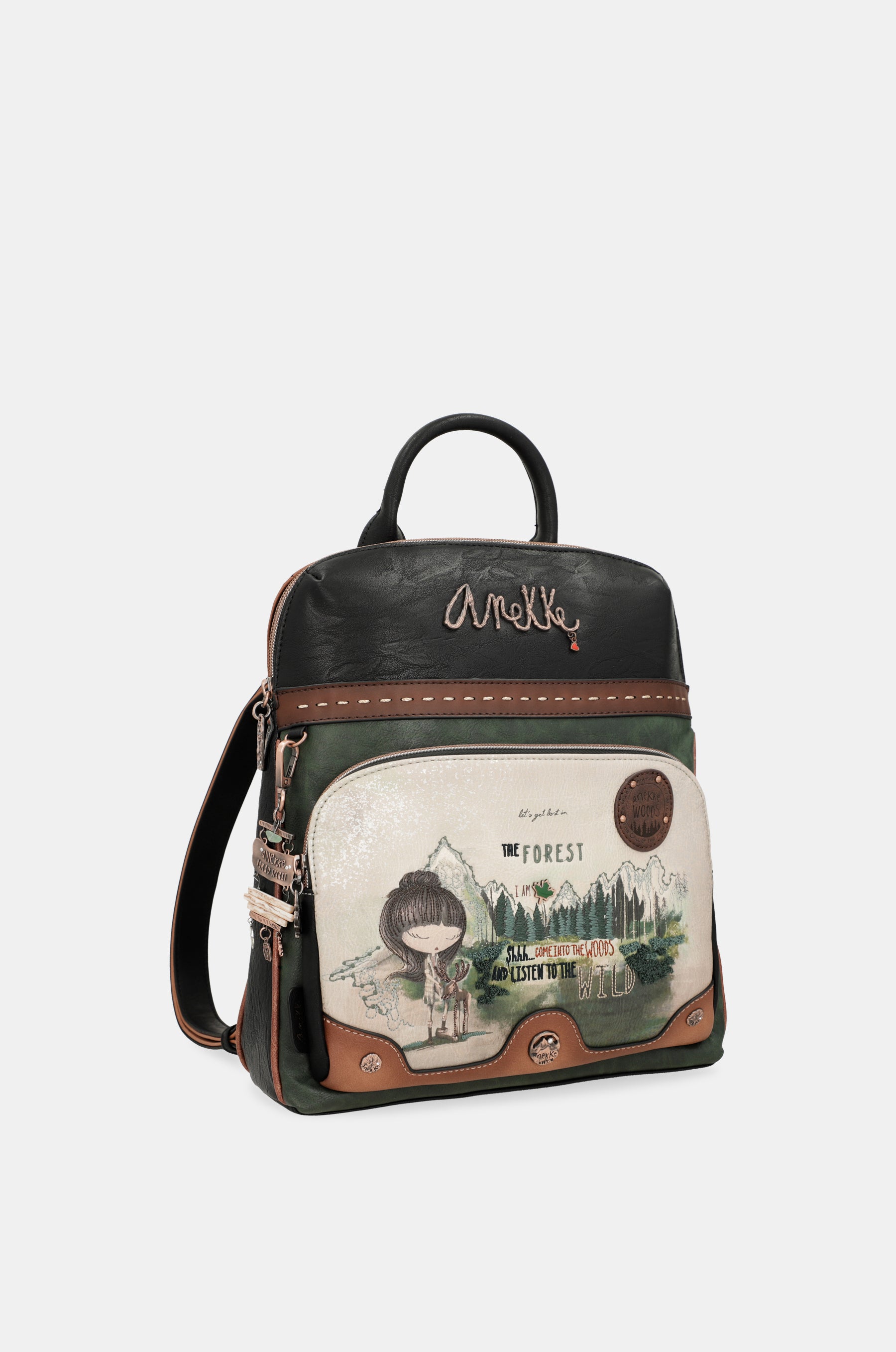 Le sac à dos de la forêt avec de la poche