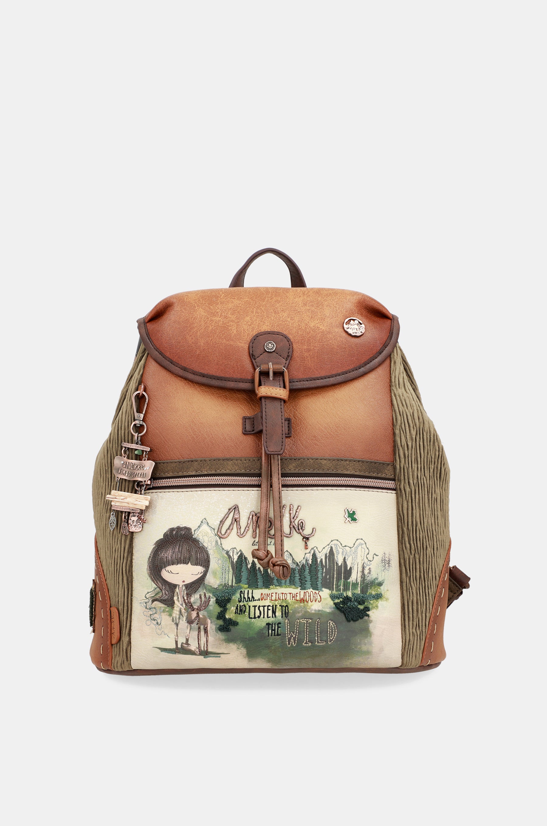 Le grand sac à dos du rabat de la forêt