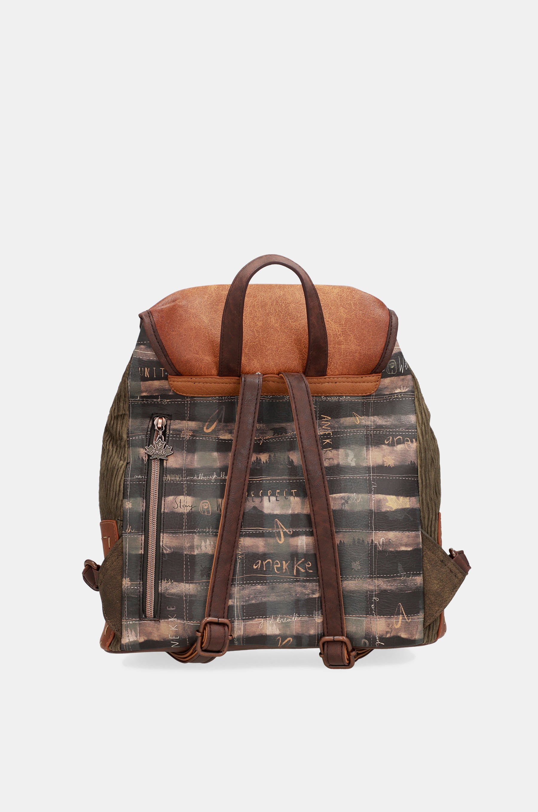 Le grand sac à dos du rabat de la forêt