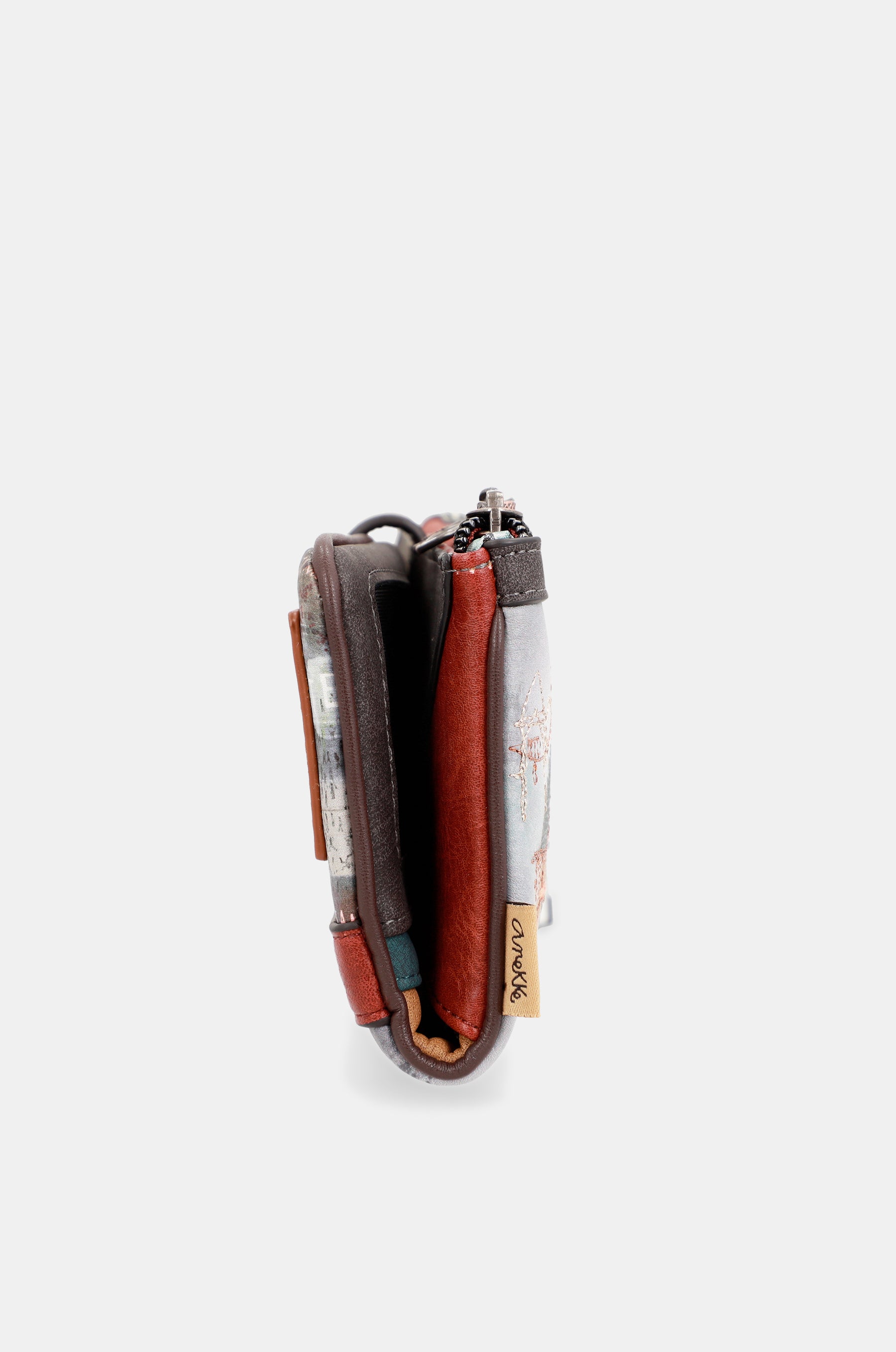 Portefeuille avec voix de porte-carte amovible