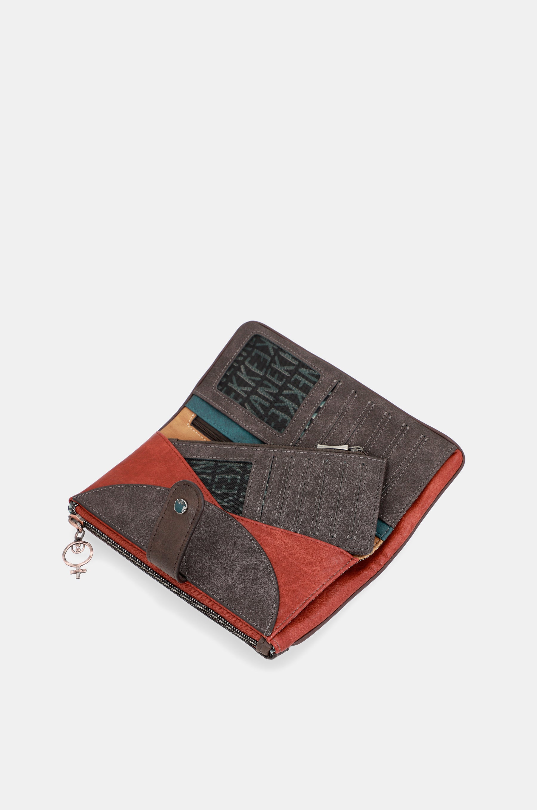 Portefeuille avec voix de porte-carte amovible