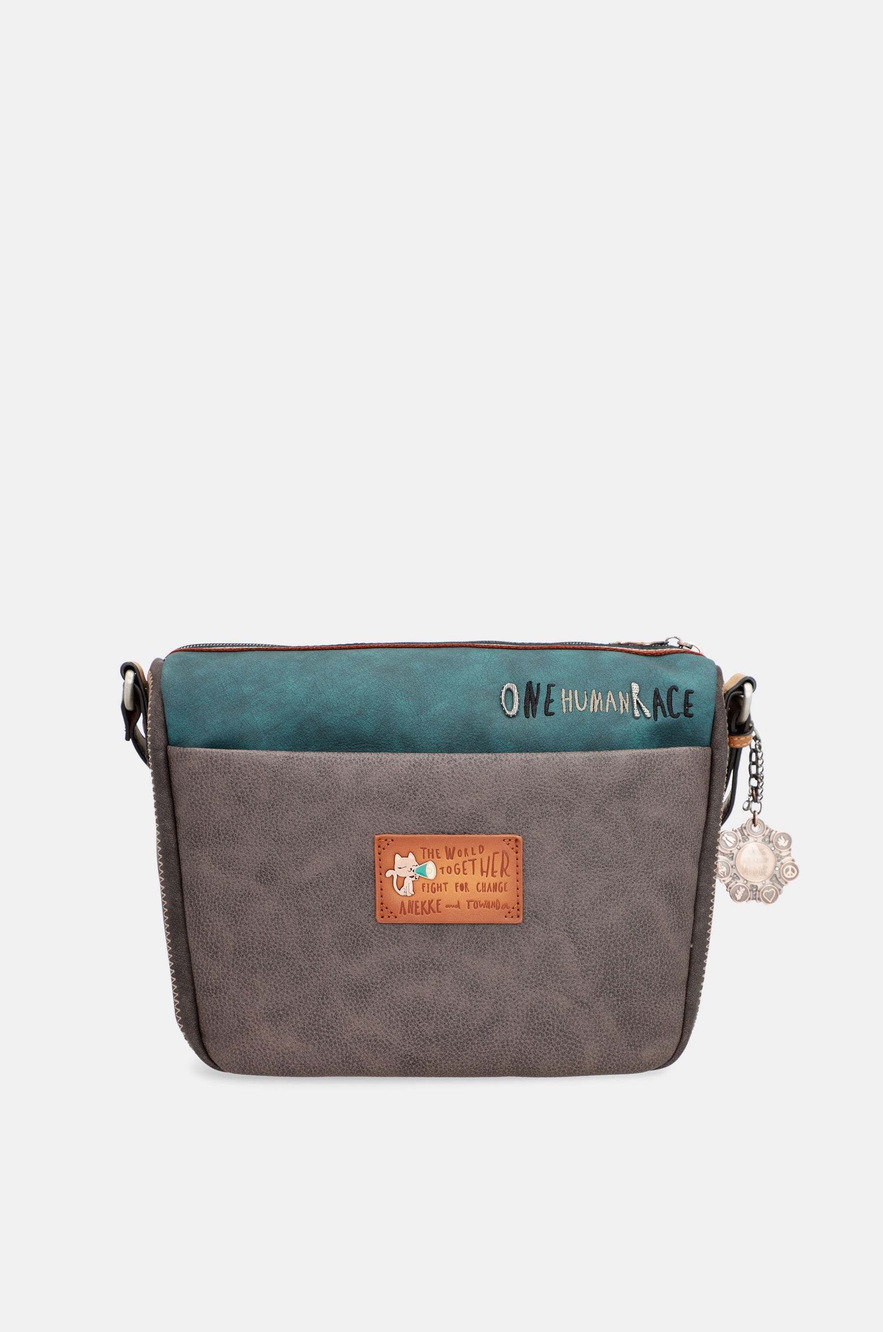 Respecter le grand sac à bandoulière avec des poches