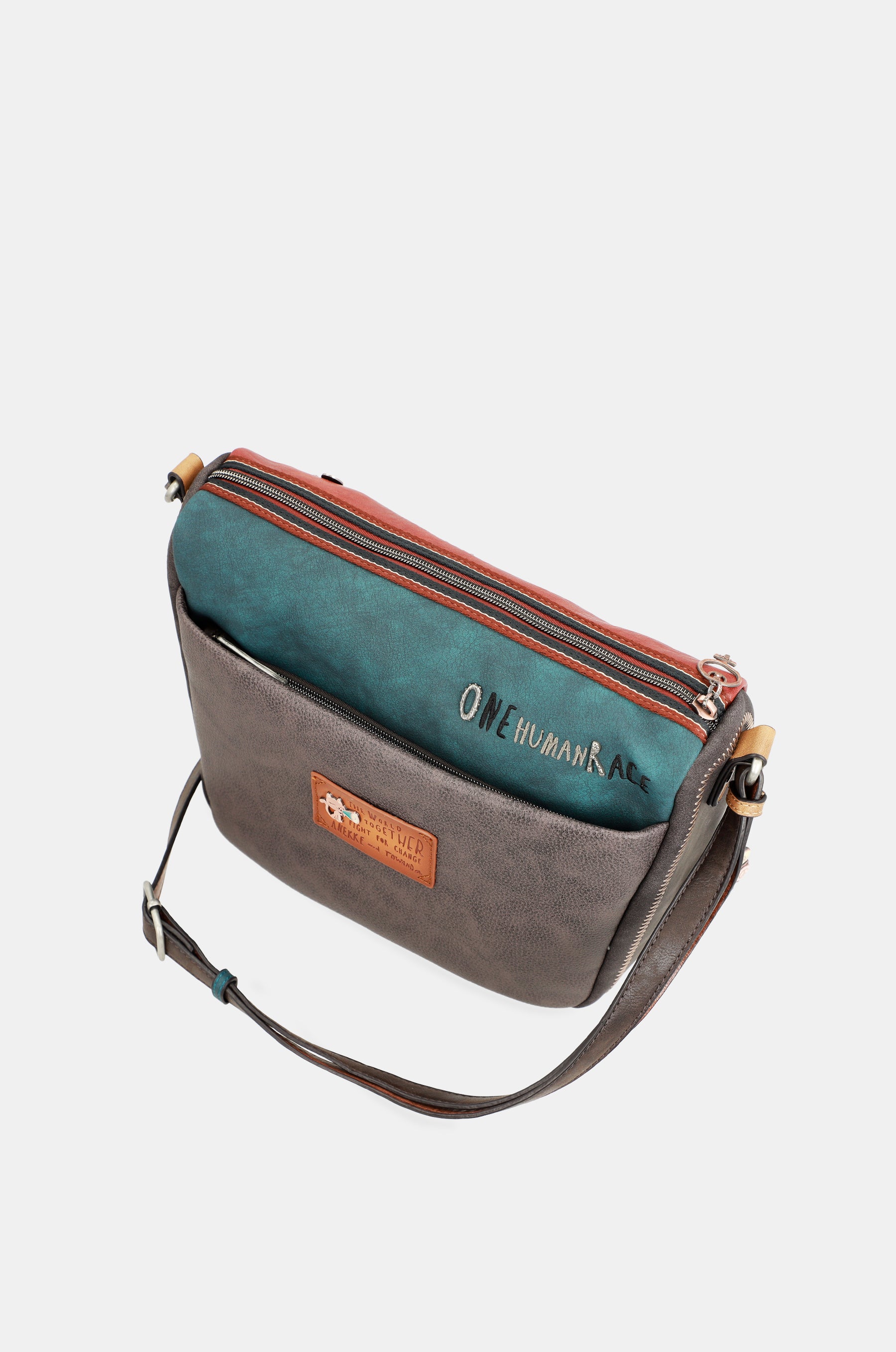 Respecter le grand sac à bandoulière avec des poches