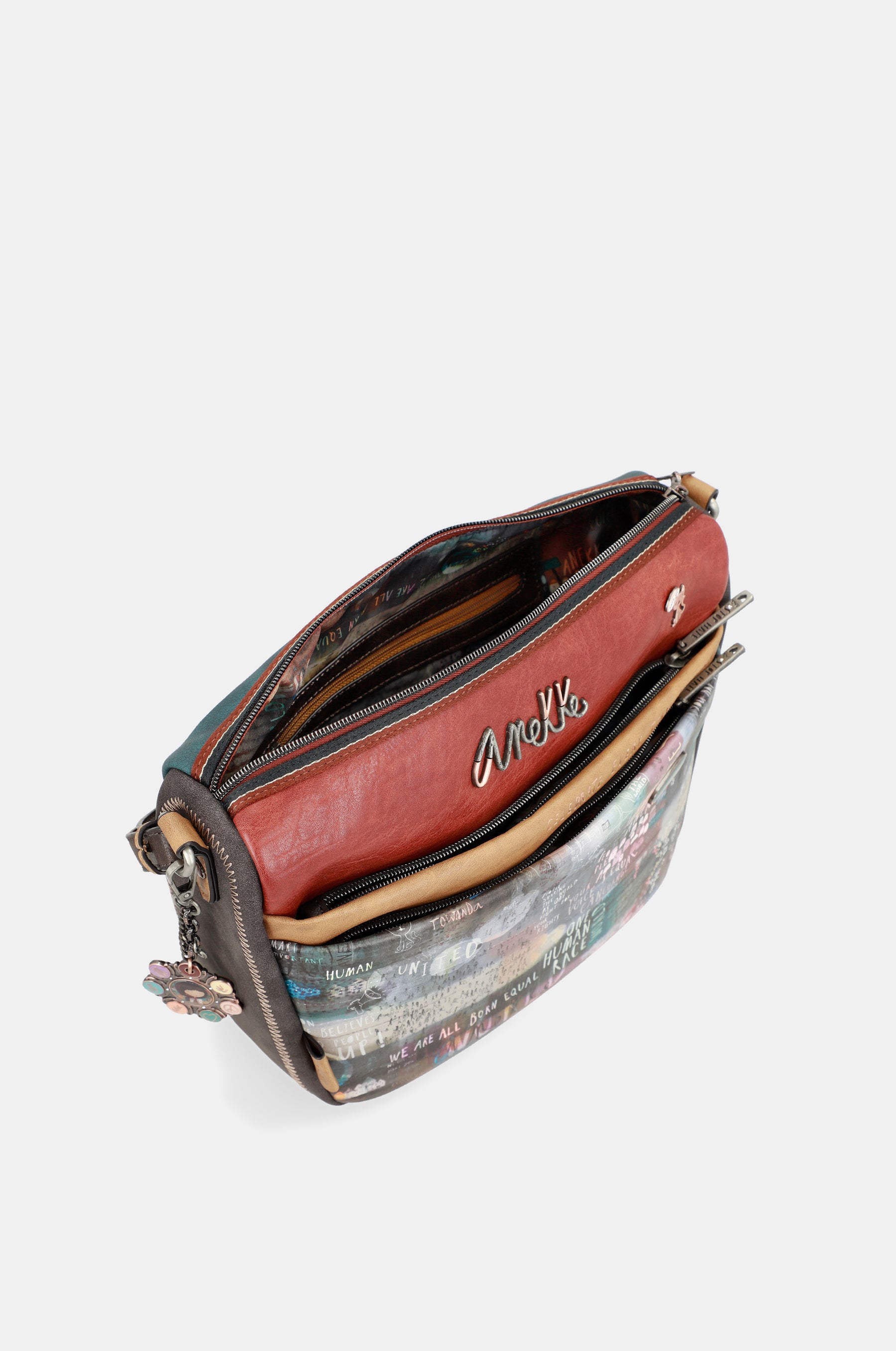 Respecter le grand sac à bandoulière avec des poches