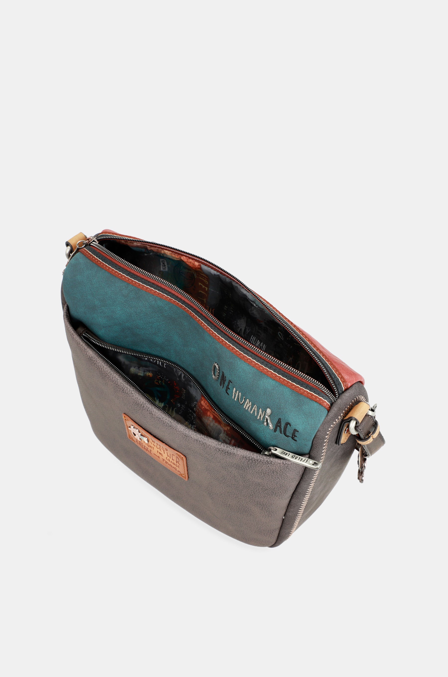Respecter le grand sac à bandoulière avec des poches