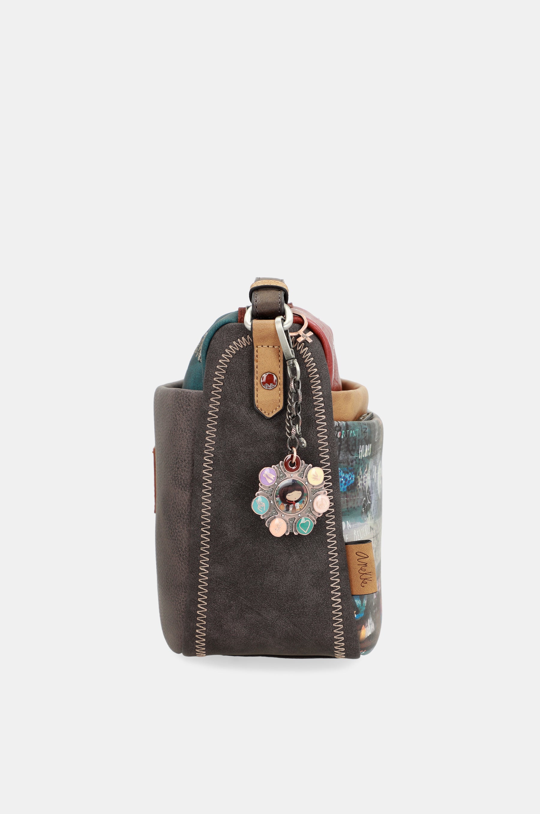 Respecter le grand sac à bandoulière avec des poches