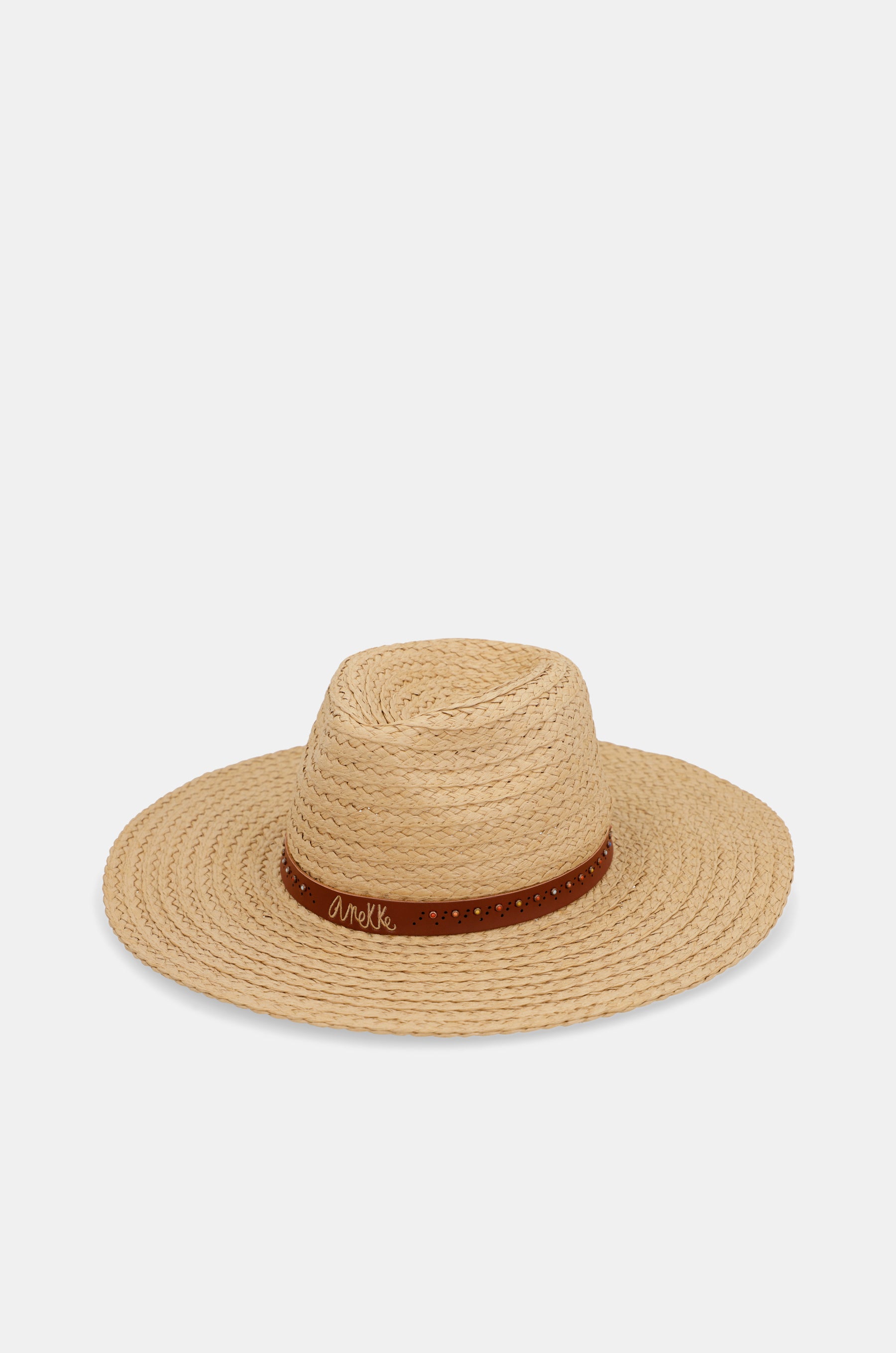 Chapeau de rafia grillé