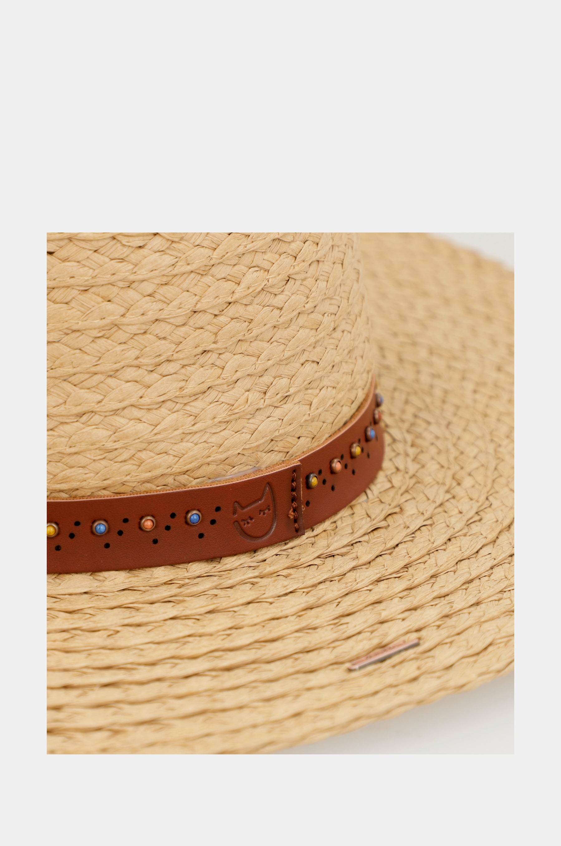 Chapeau de rafia grillé