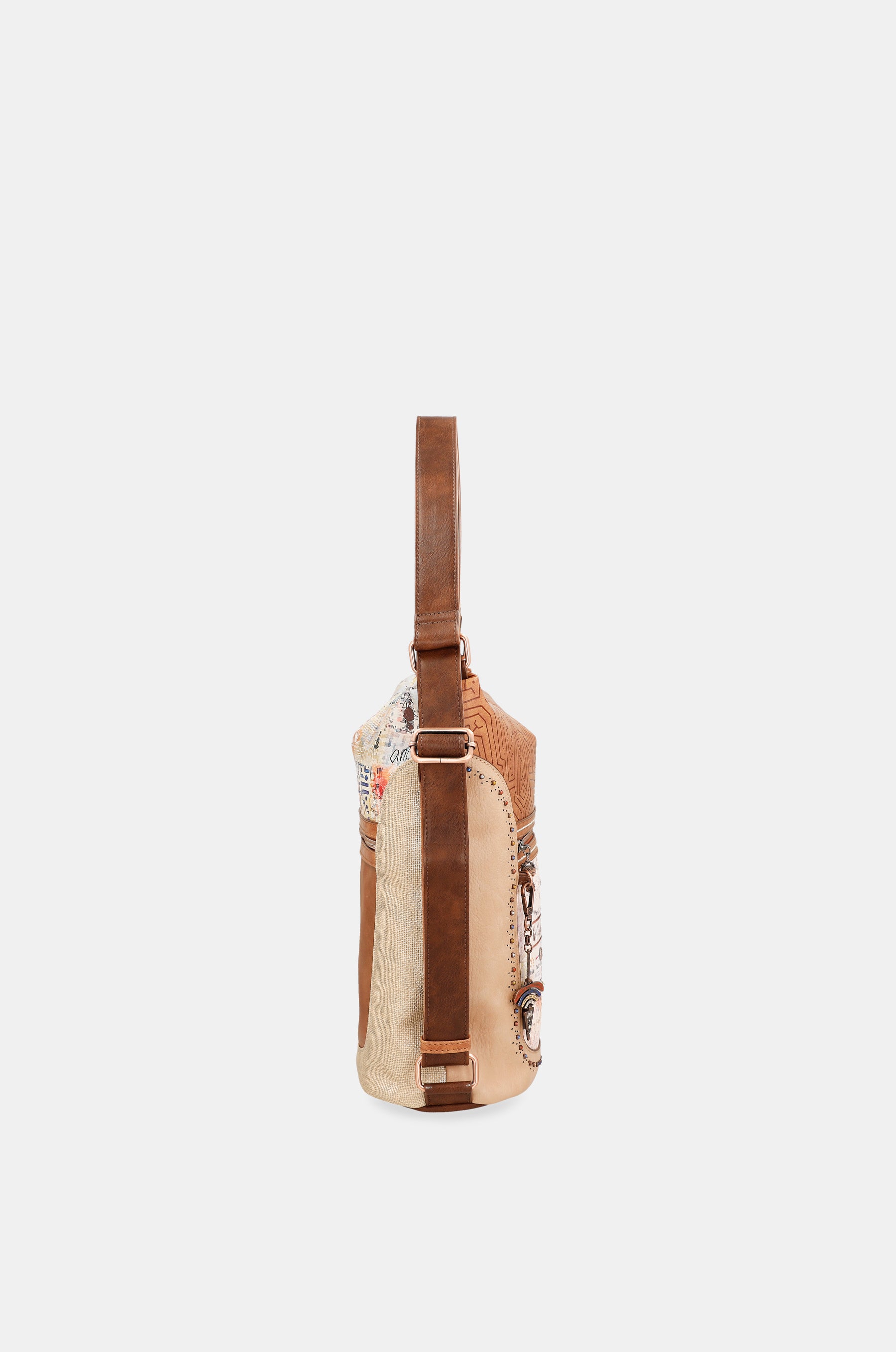 Bags croisé convertible de Menire dans un sac à dos