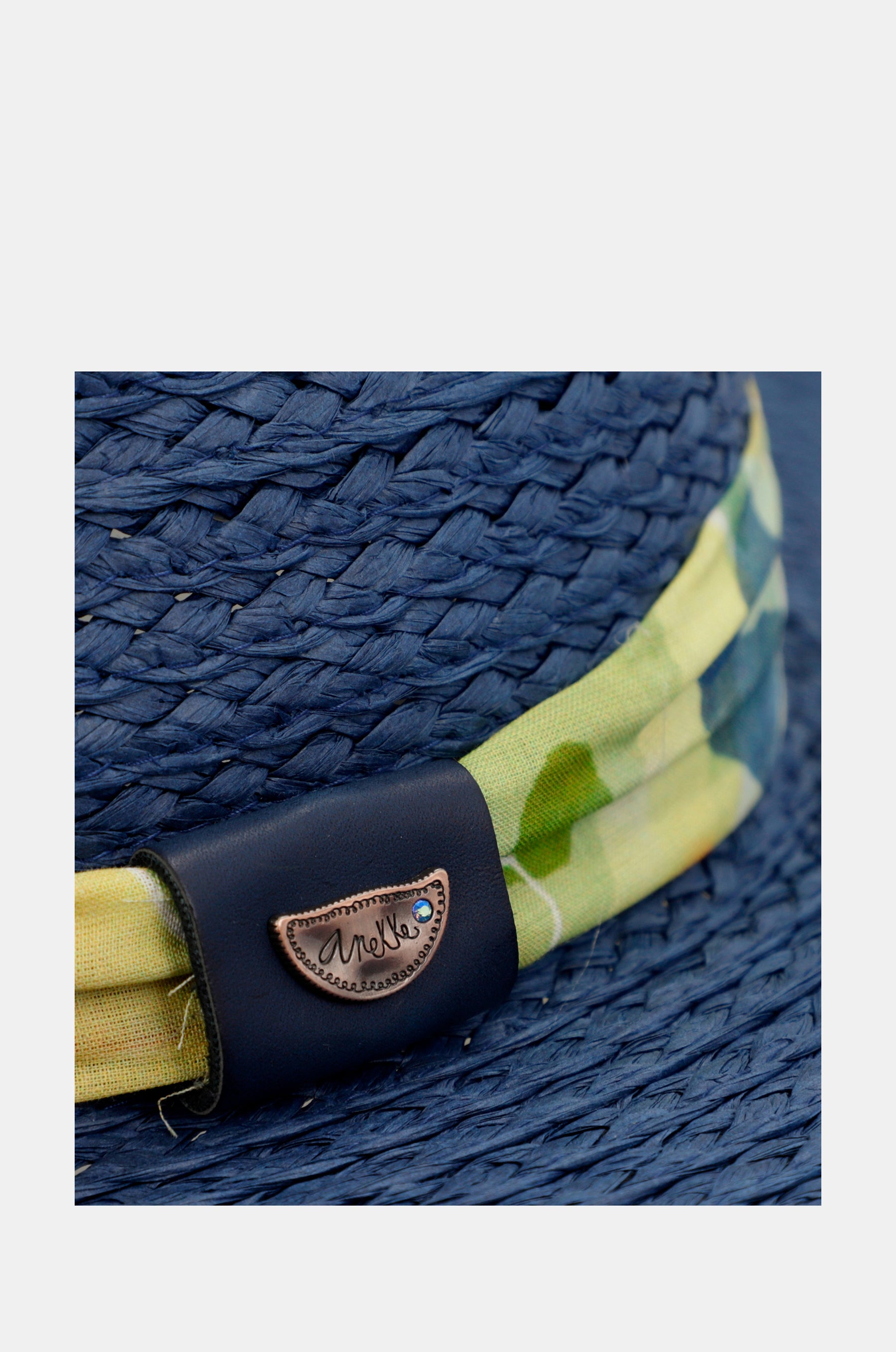 Chapeau de raffina bleu marine