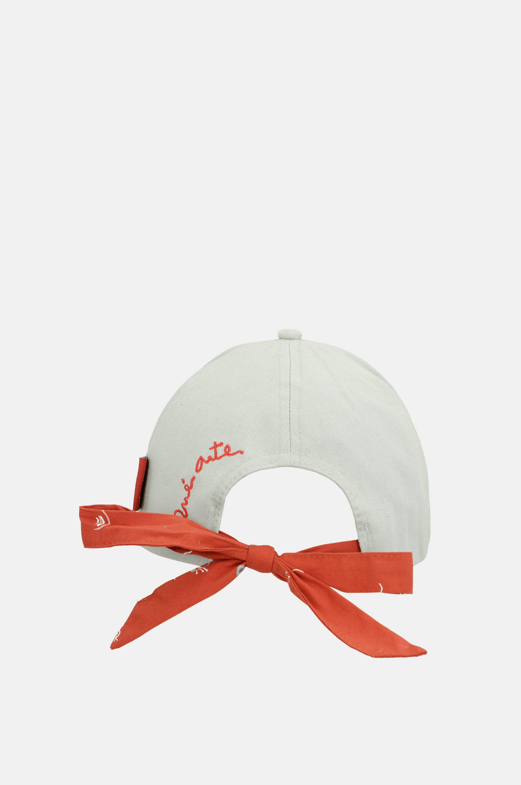 Casquette verte avec nœud rouge