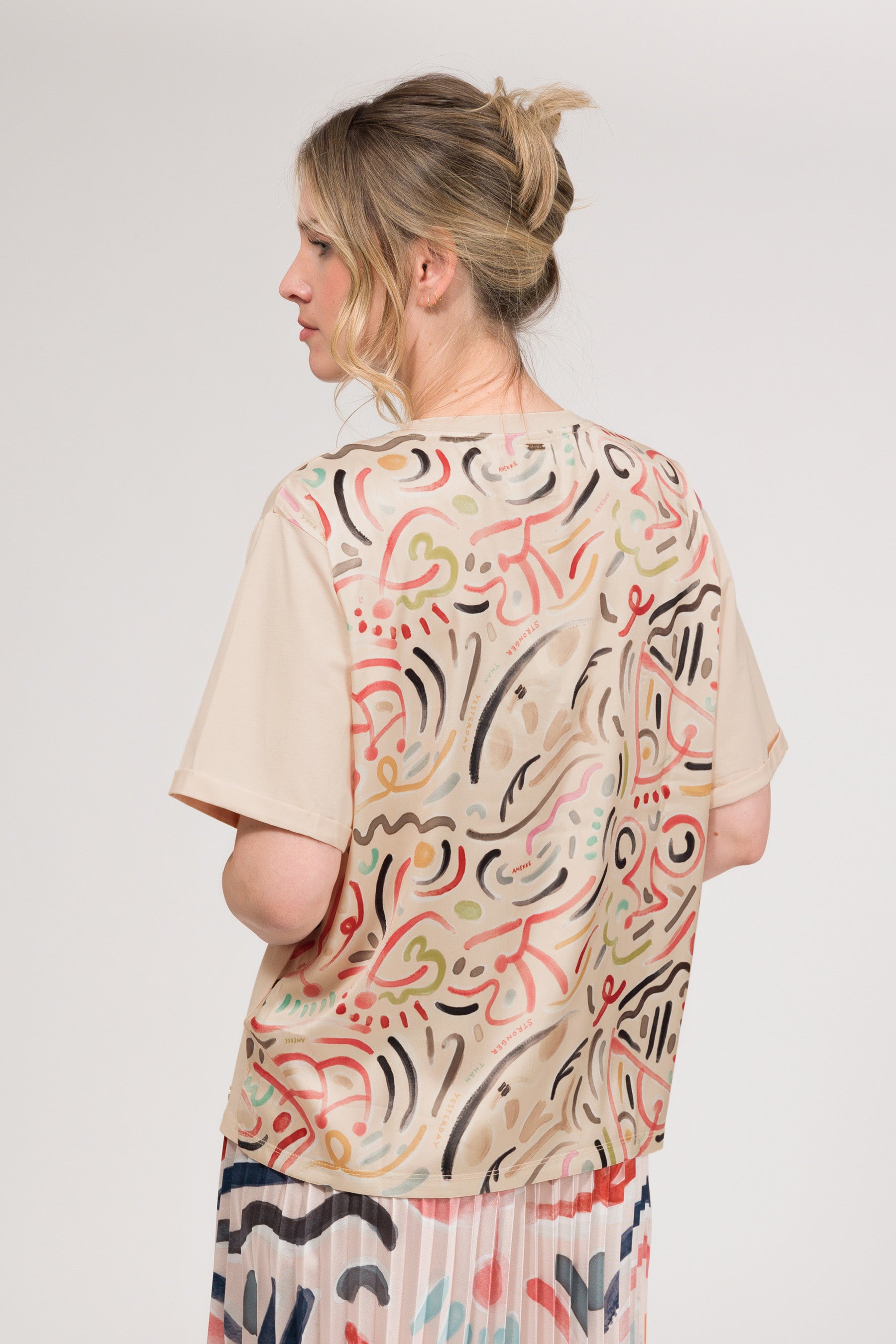 T-shirt beige à manches courtes avec imprimé