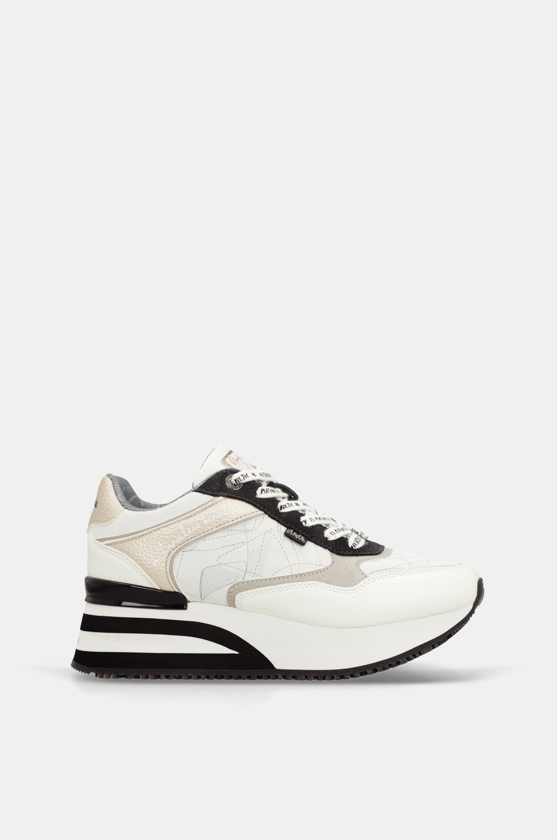 Sneakers blancs avec détails noirs