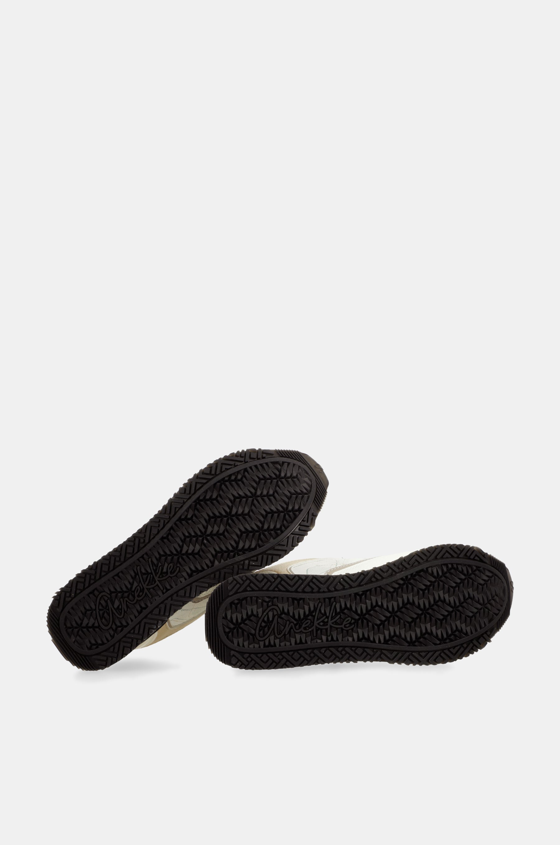 Sneakers blancs avec détails noirs