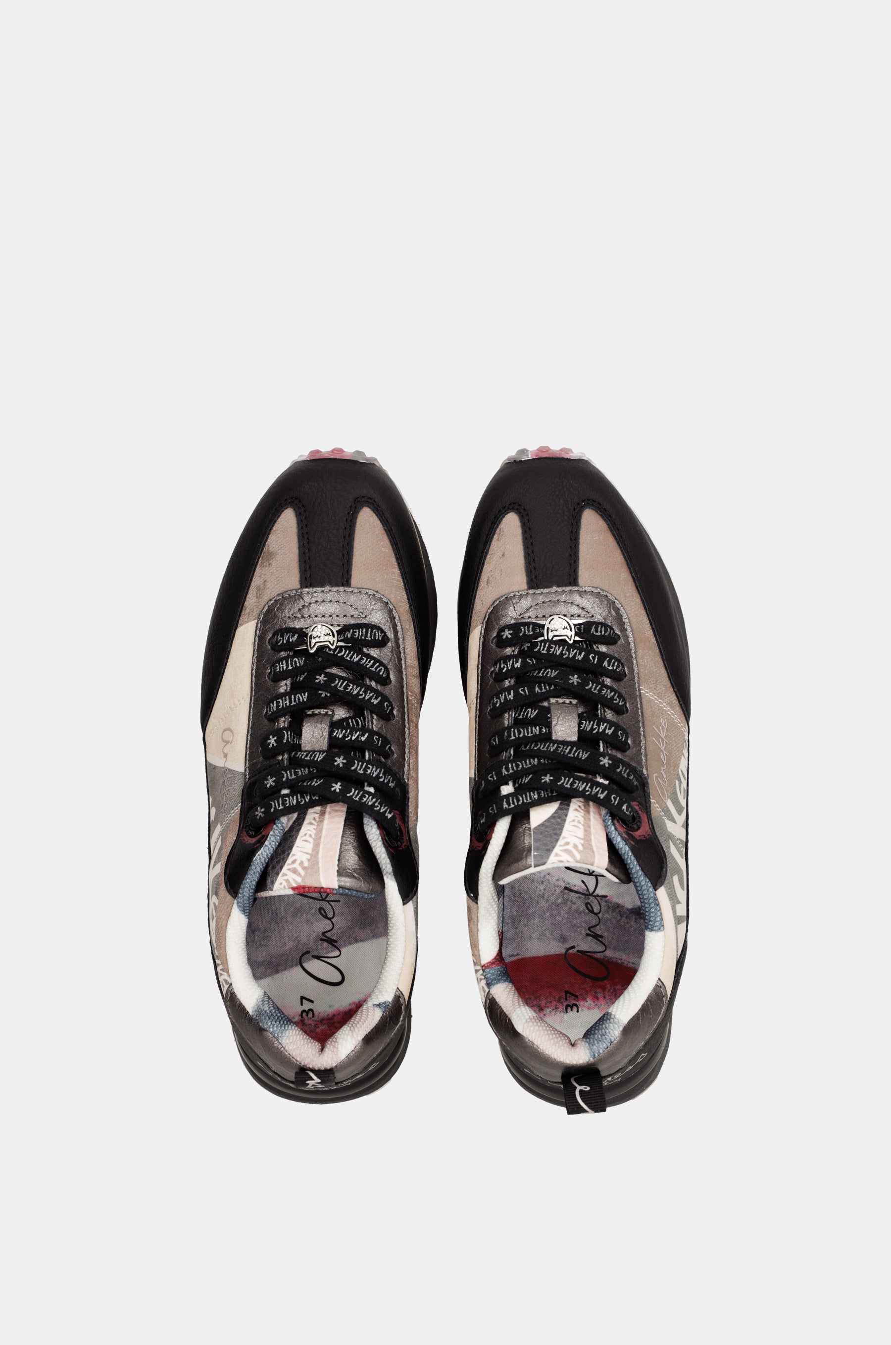 Sneakers noirs et roses