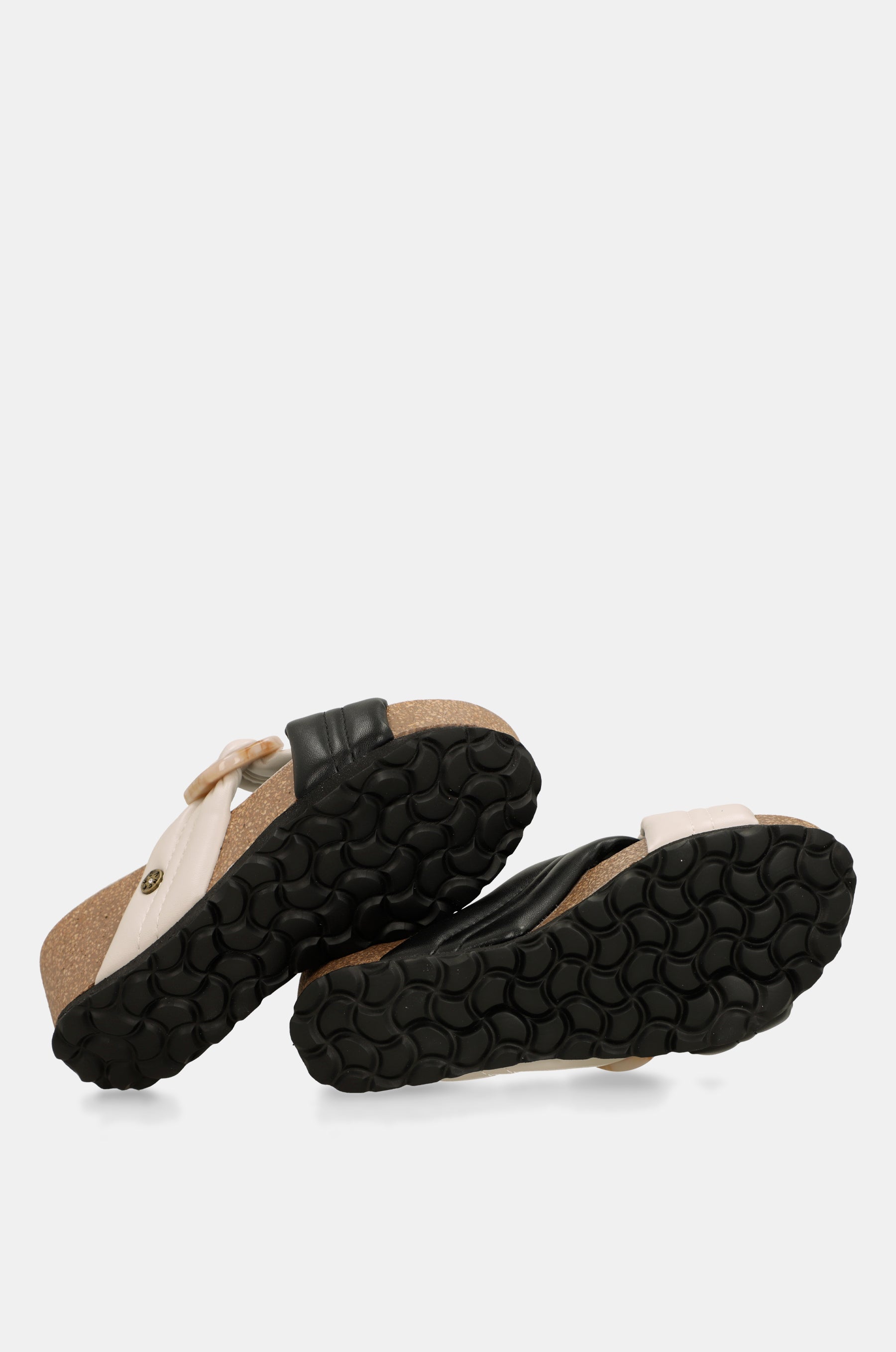 Sandales croisées noires et blanches