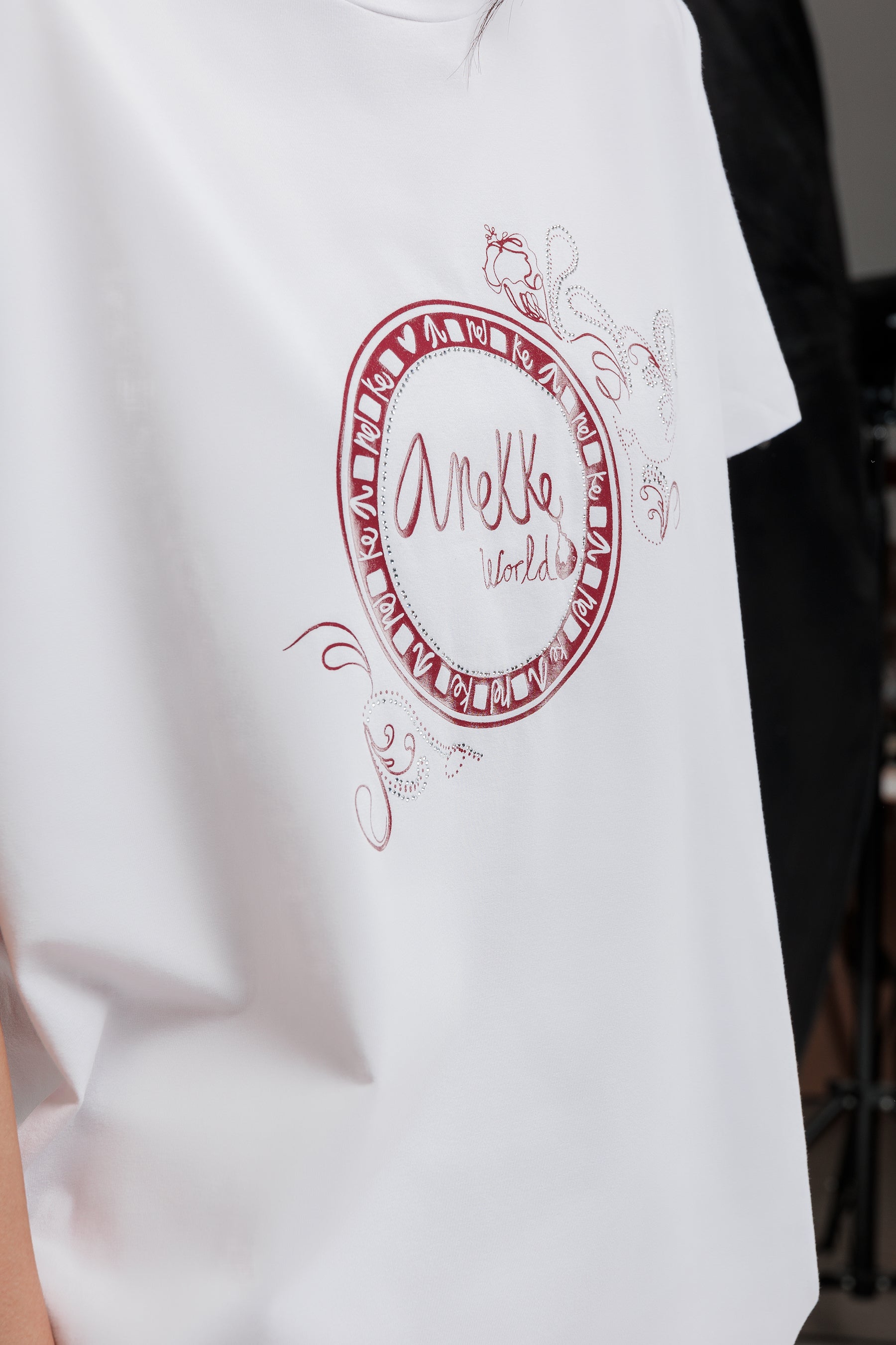 T-shirt à manches courtes blanc et application argentée