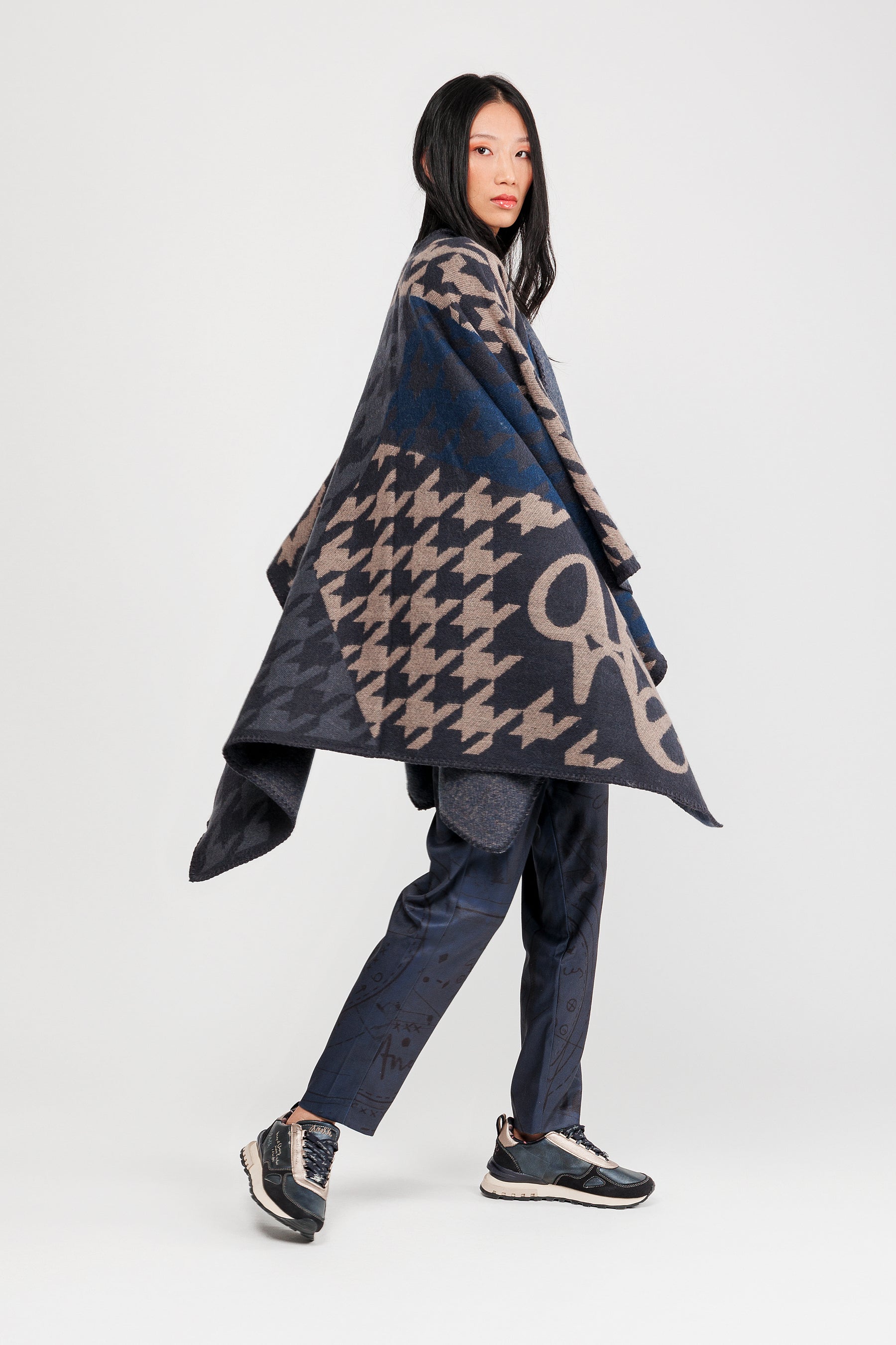 Poncho bleu et beige