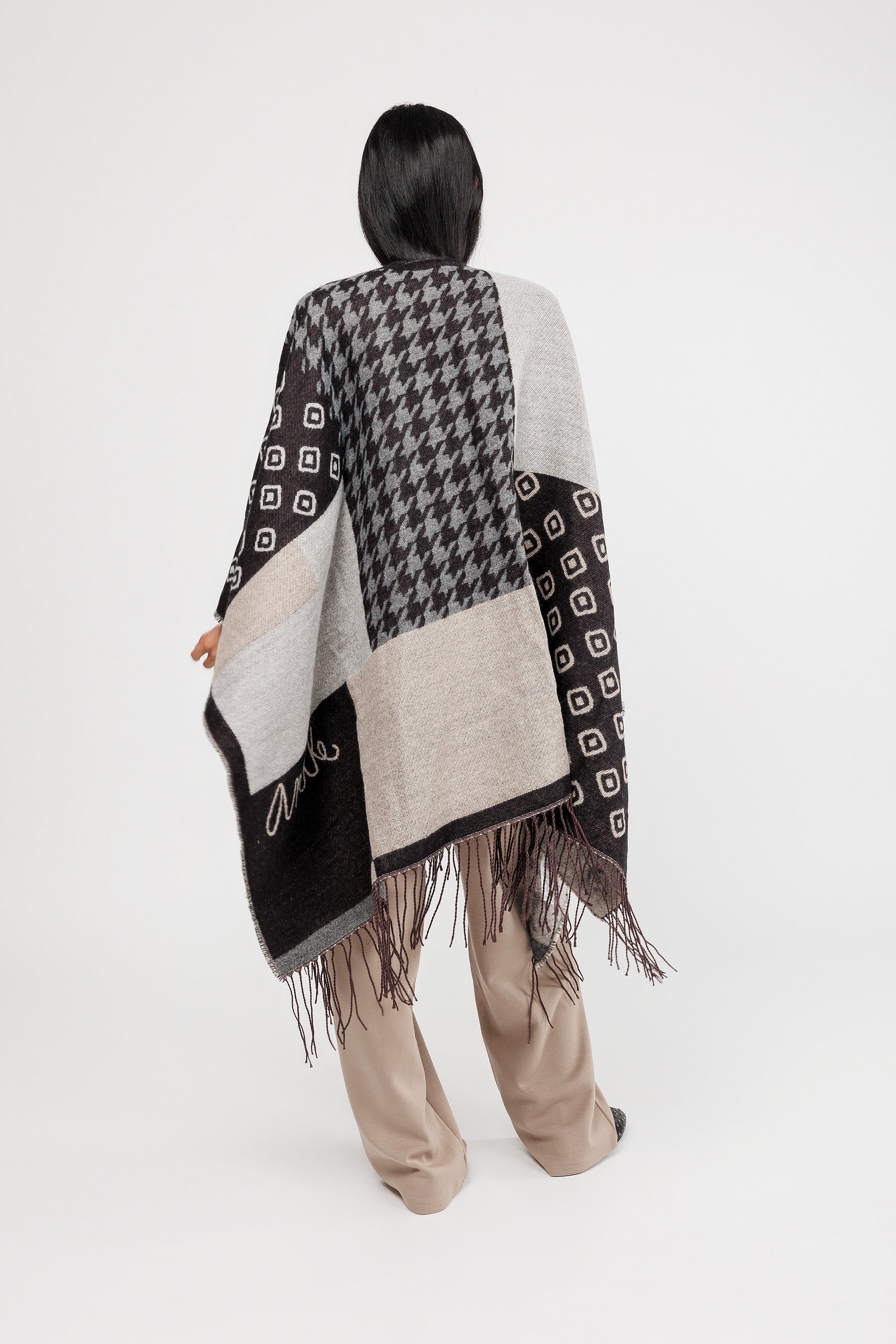 Poncho à franges noir et beige