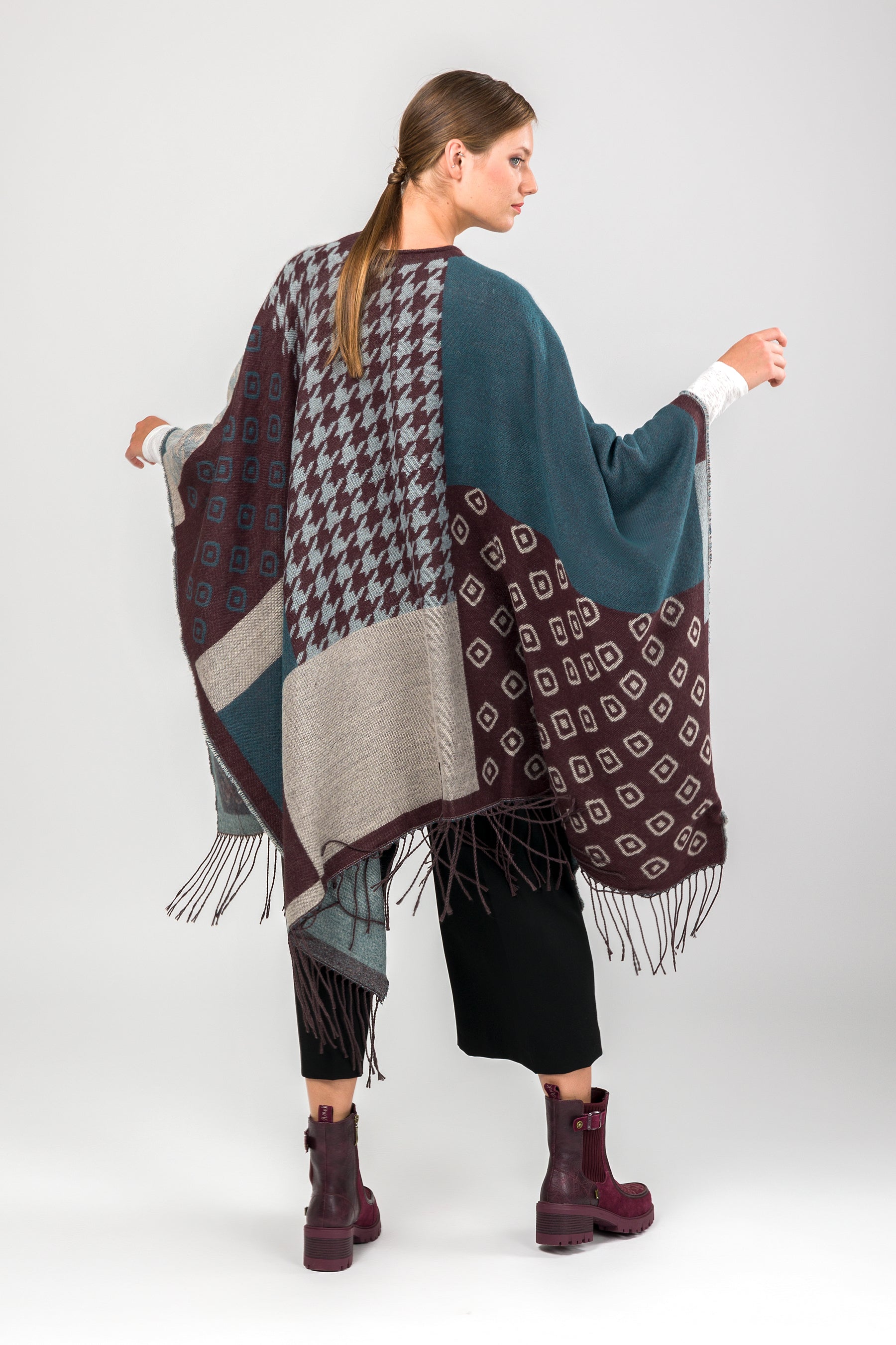 Poncho à franges bleu pétrole et beige