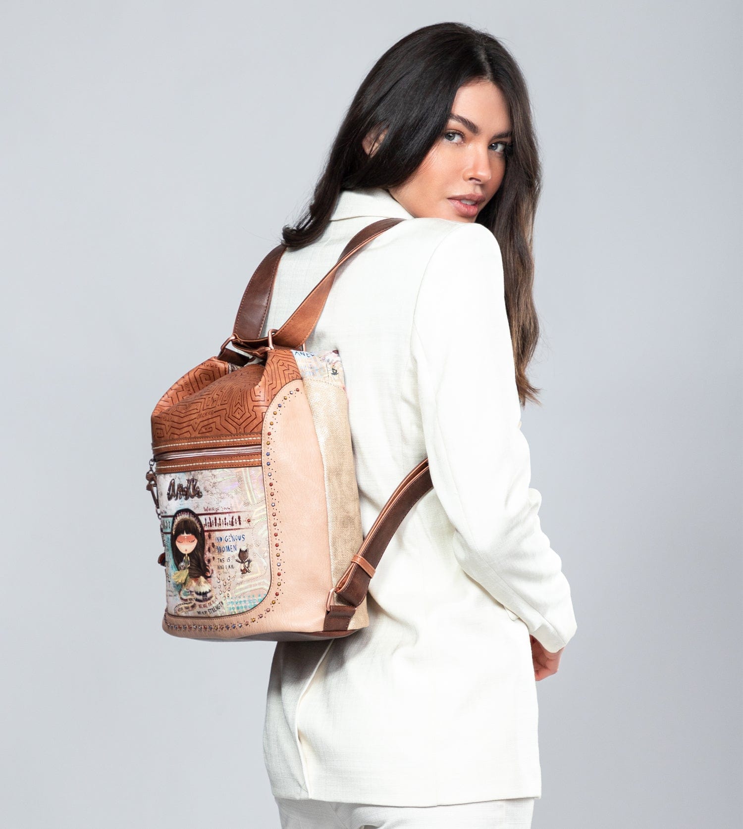 Bags croisé convertible de Menire dans un sac à dos
