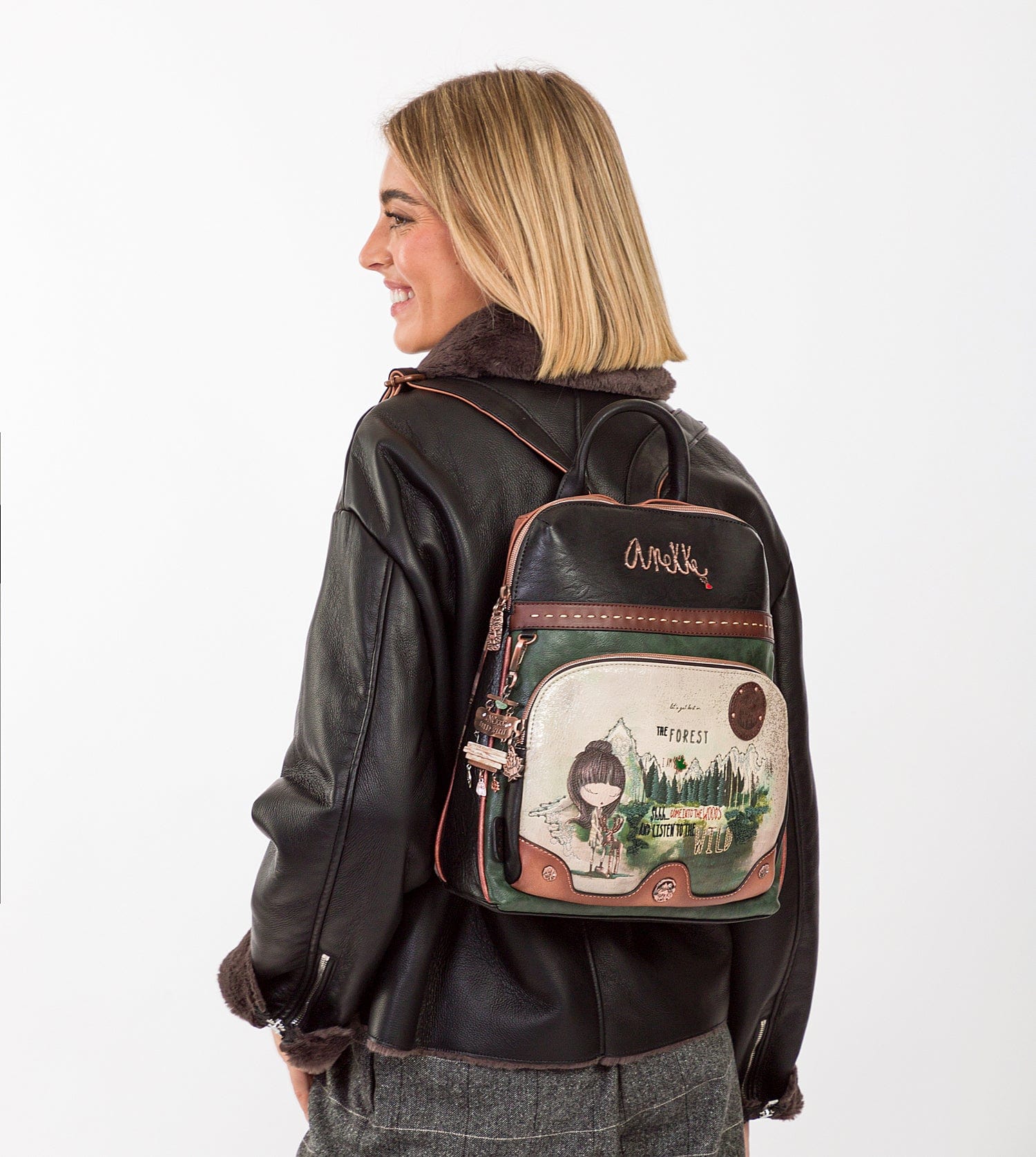 Le sac à dos de la forêt avec de la poche