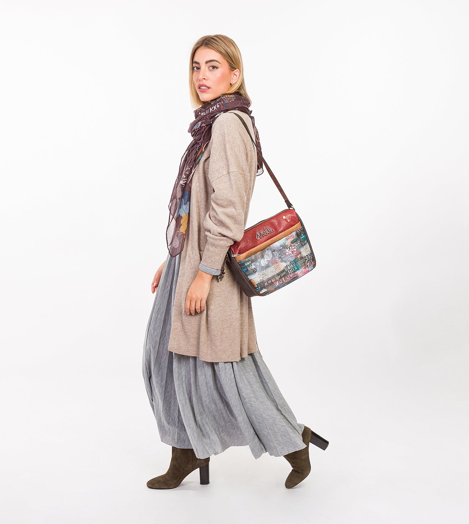 Respecter le grand sac à bandoulière avec des poches