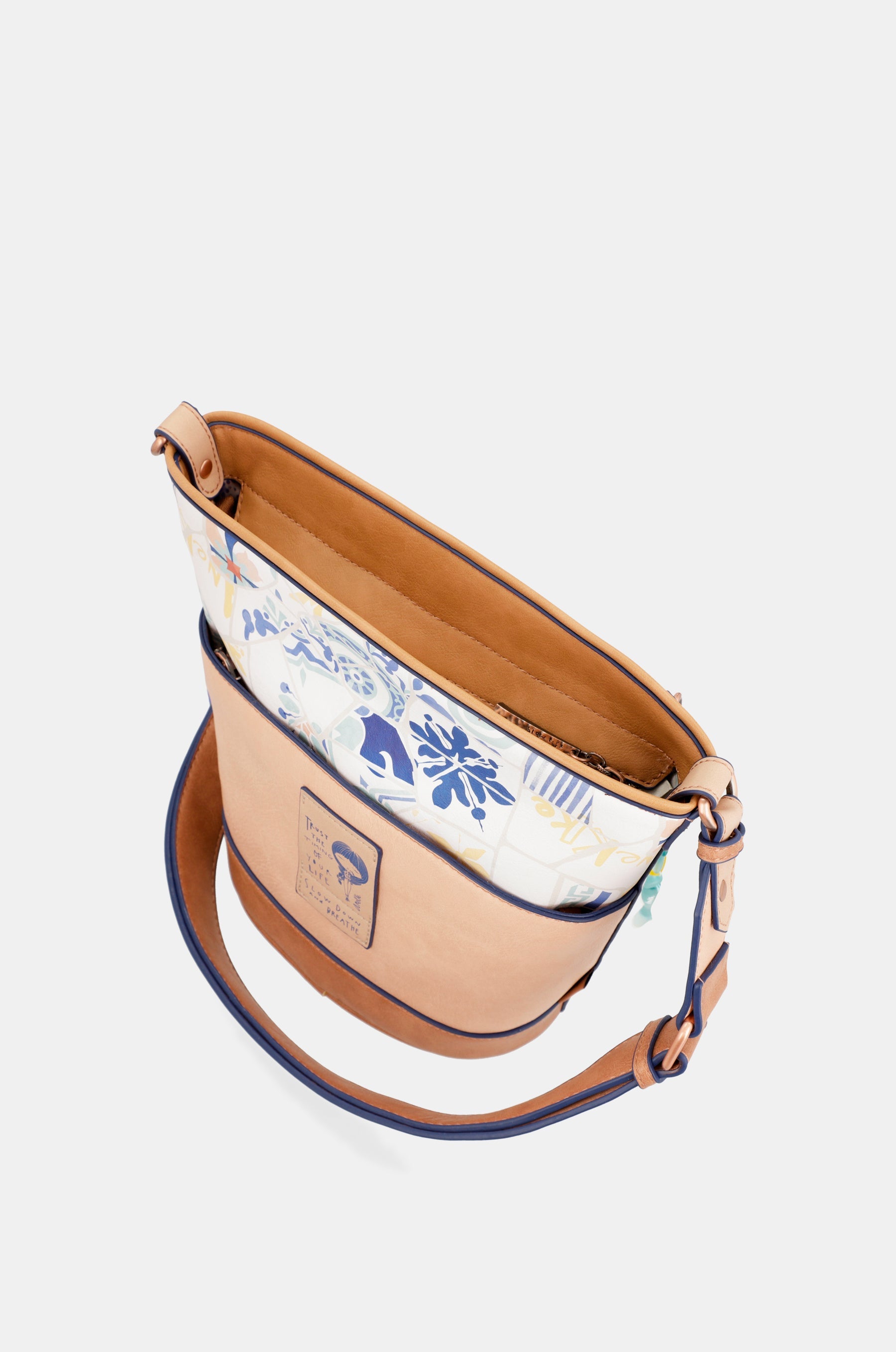 Soupchoir ovale au lever du soleil