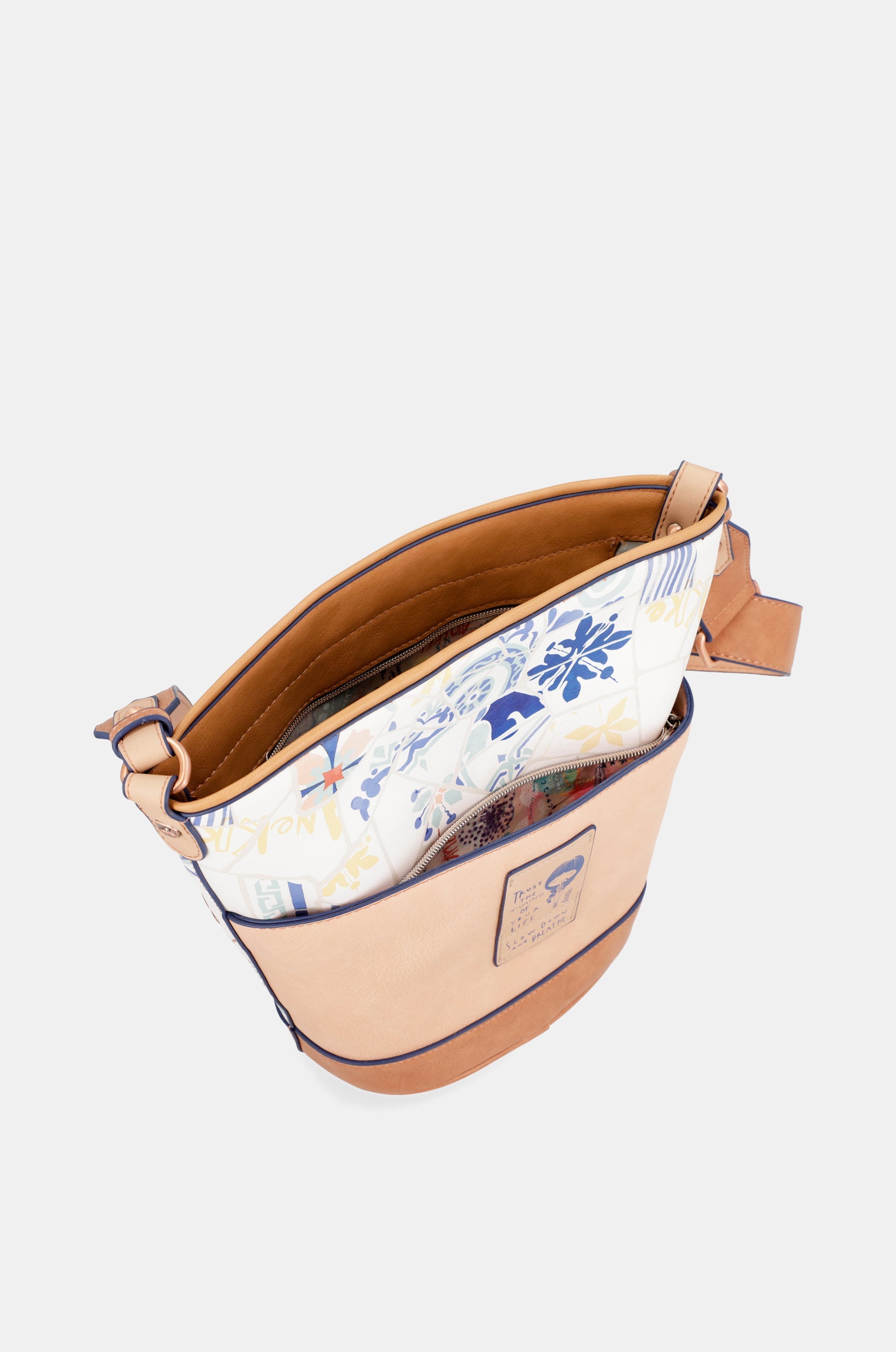 Soupchoir ovale au lever du soleil