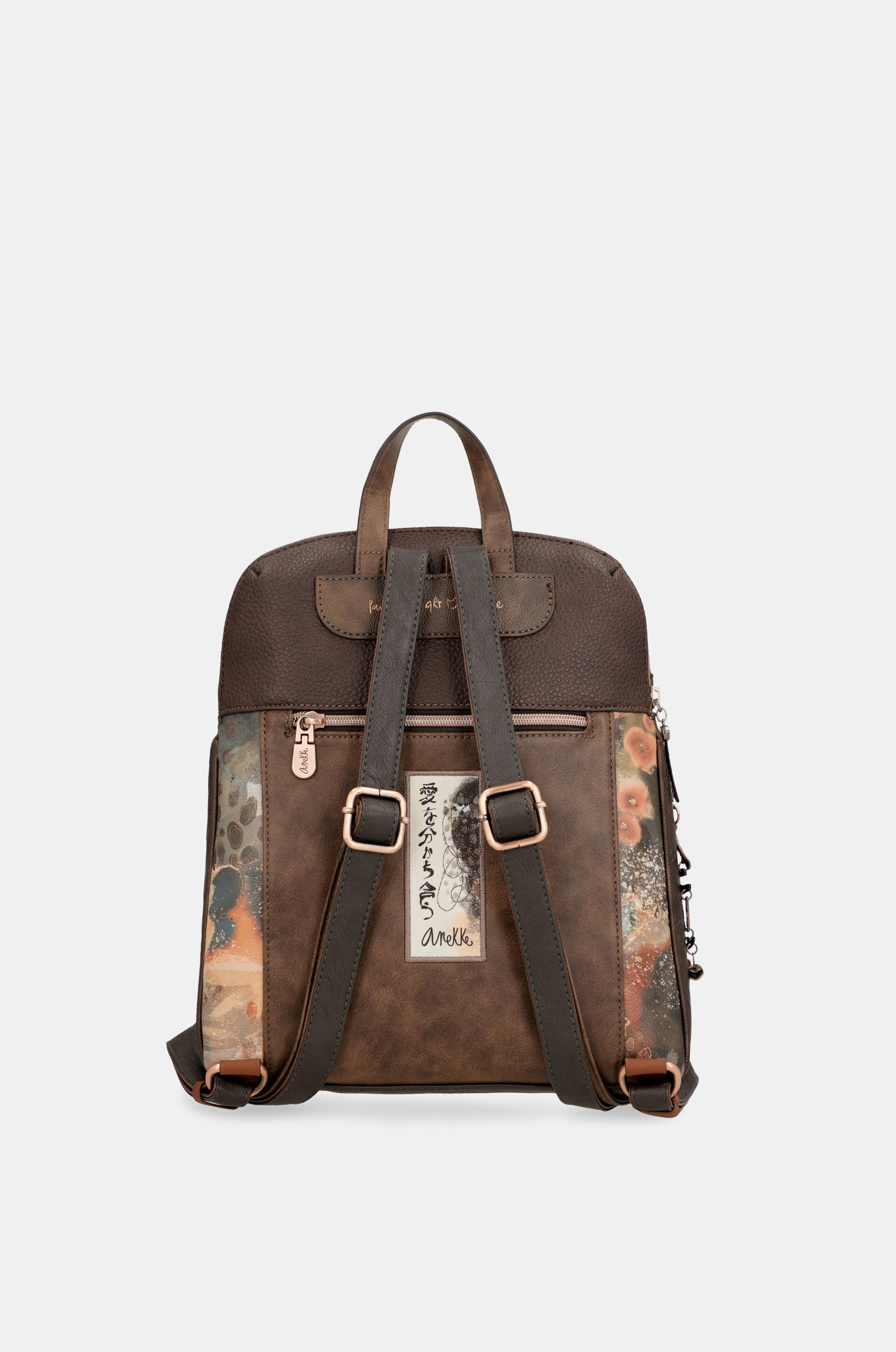 Shōen marchant à dos