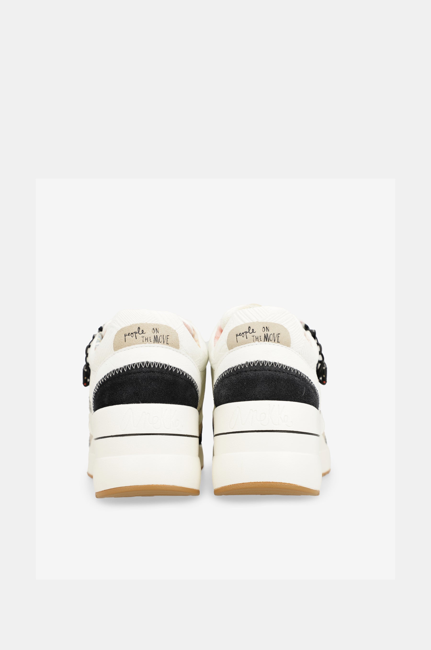 Baskets à semelle compensée, blanc et noir