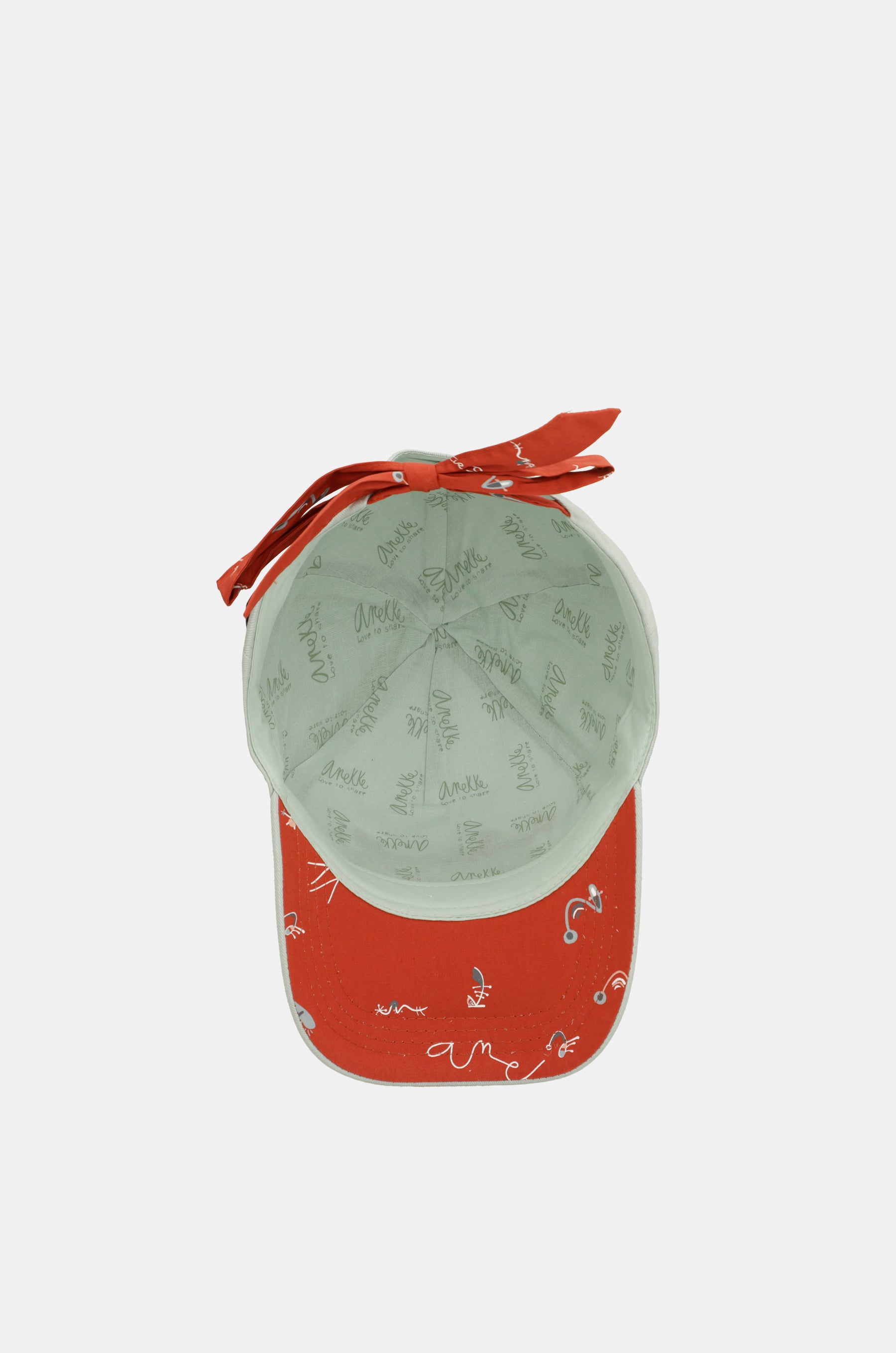 Casquette verte avec nœud rouge