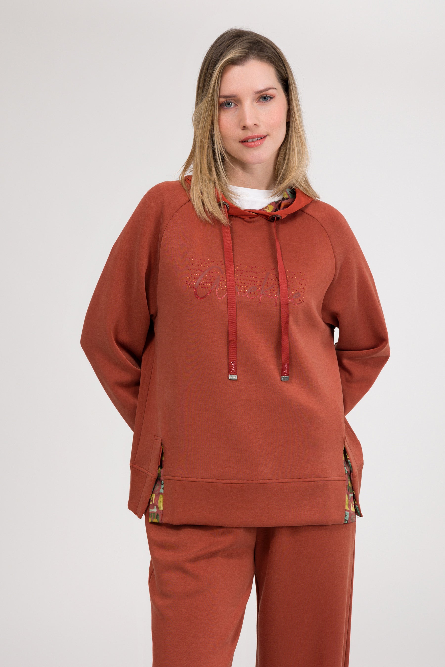 Sweat à manches longues et capuche