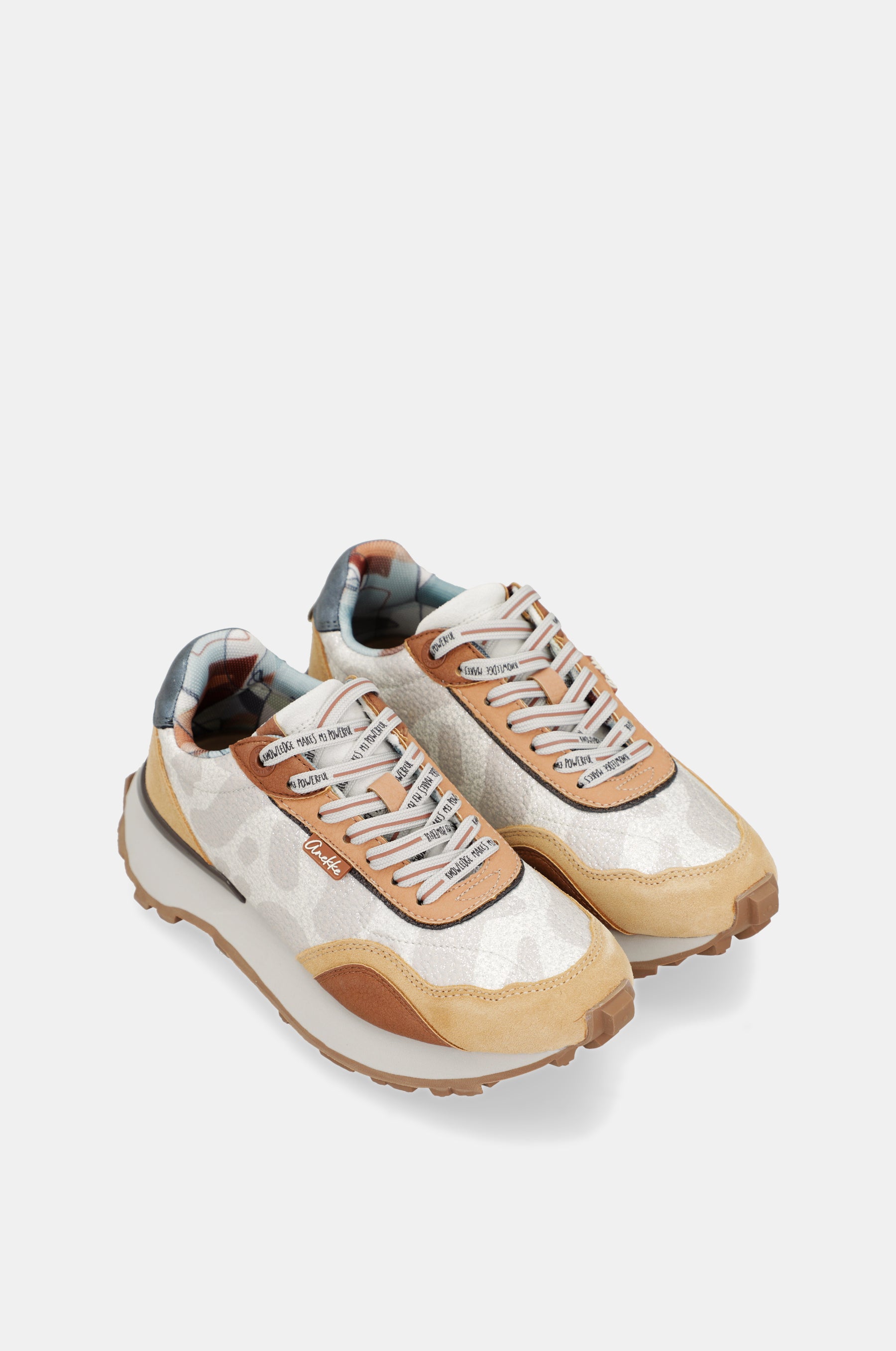 Sneakers beige et orange
