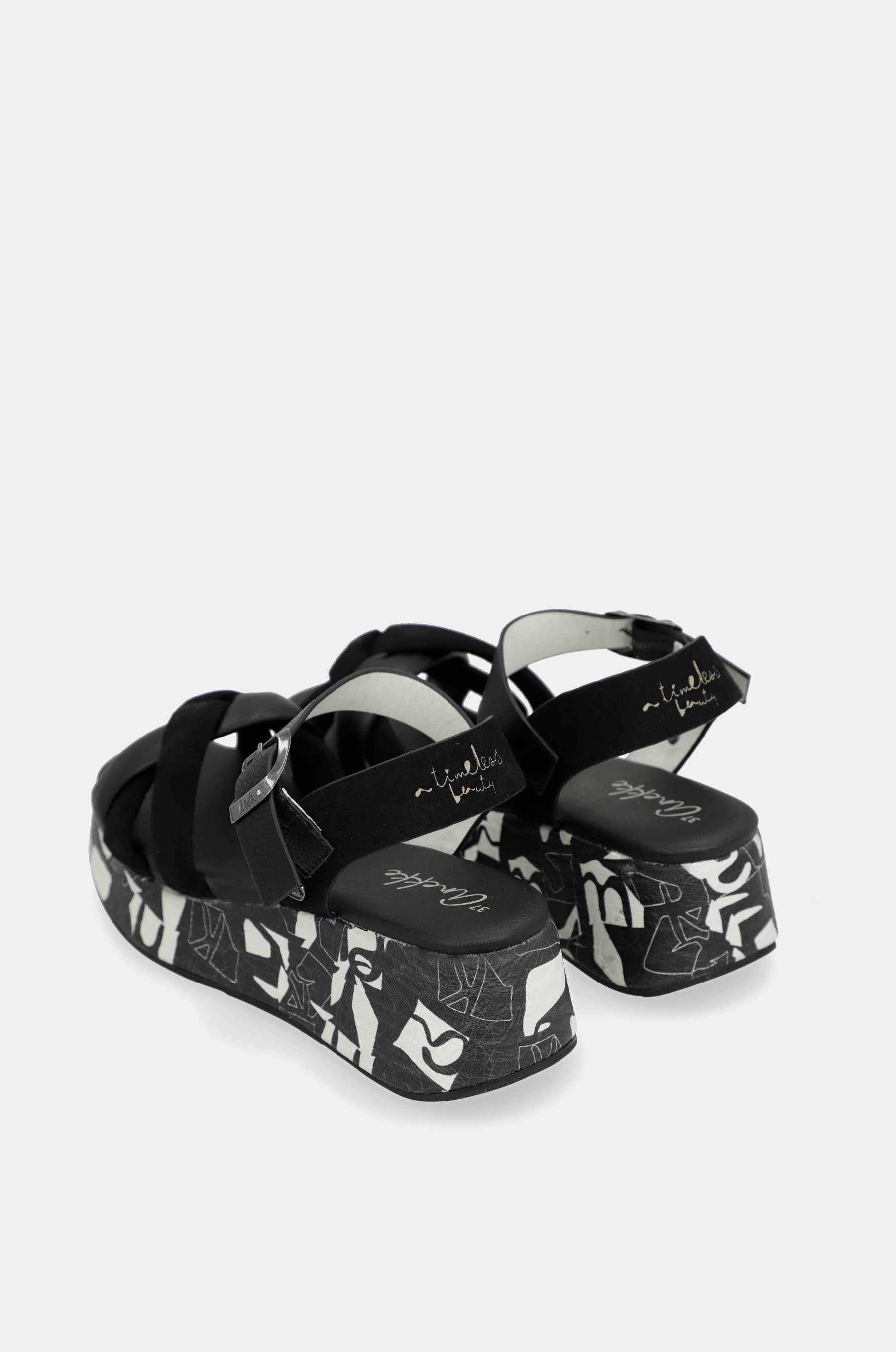 Sandales à plateforme noires et blanches