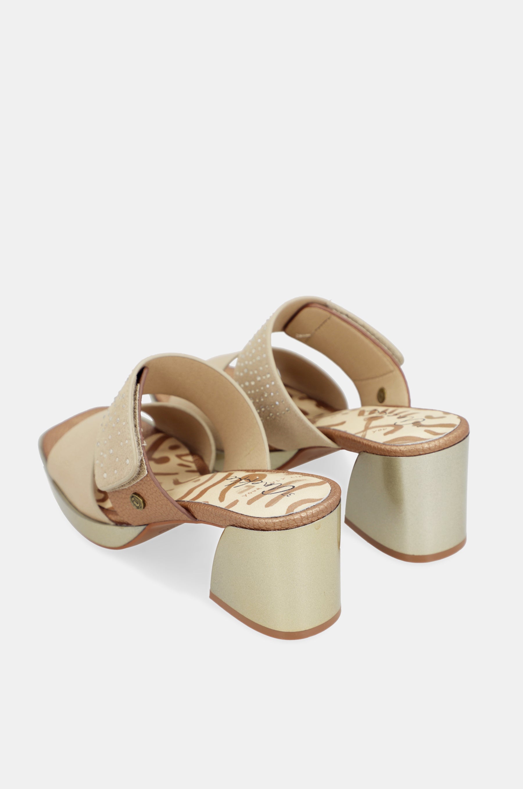 Sandales à talon beige avec strass