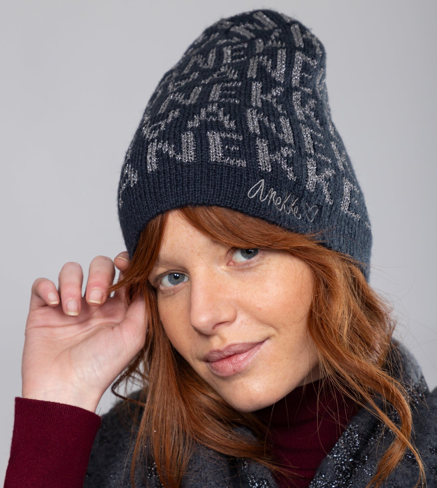 Chapeau Contemporary en tricot bleu marine