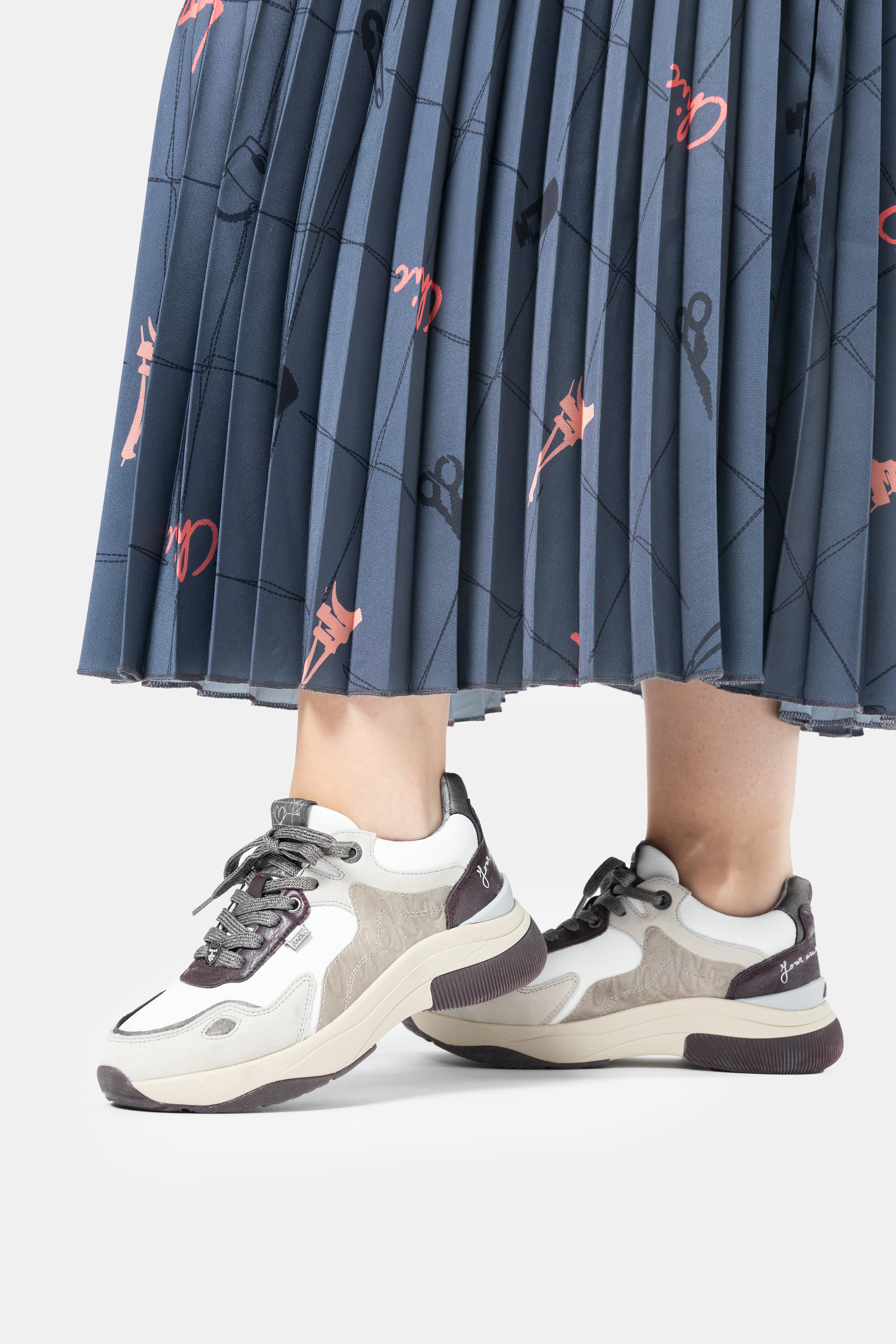 Baskets blanc et bordeaux