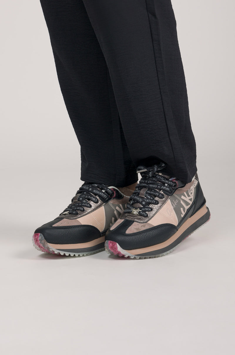 Sneakers noirs et roses