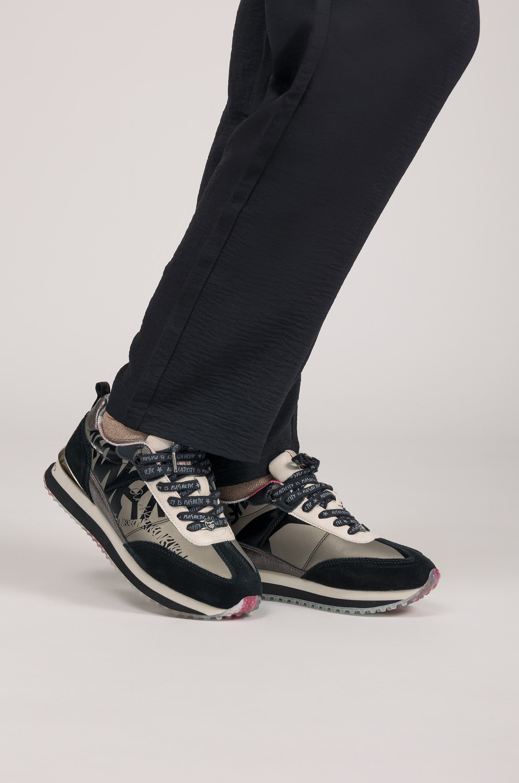 Sneakers noirs et plomb