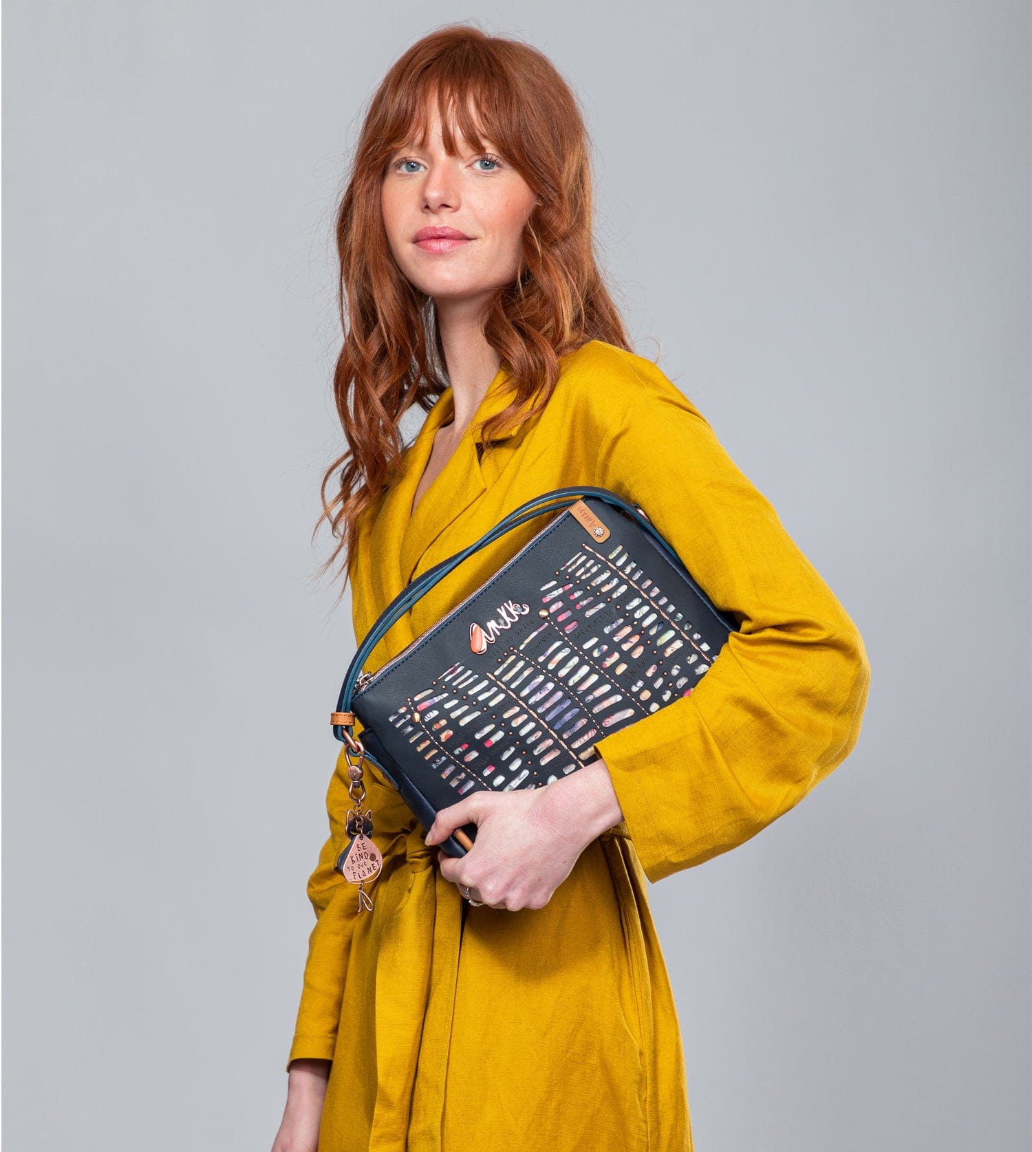 Nature Pachamama Navy Blue Crossbody Sac avec trois compartiments