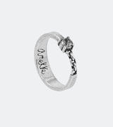 Anneau d'argent avec une chaîne